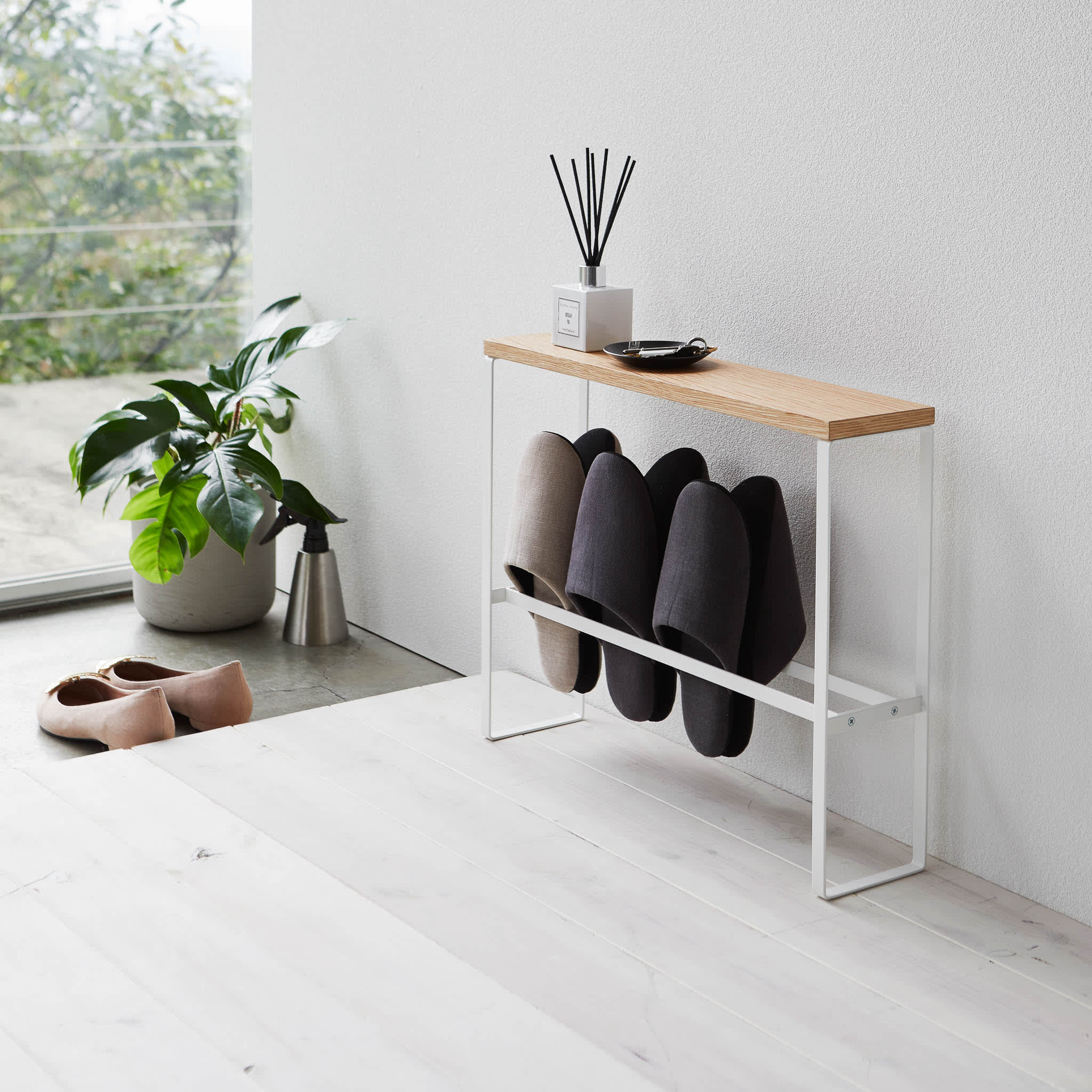Wood-Top Slipper Rack : Slim Design