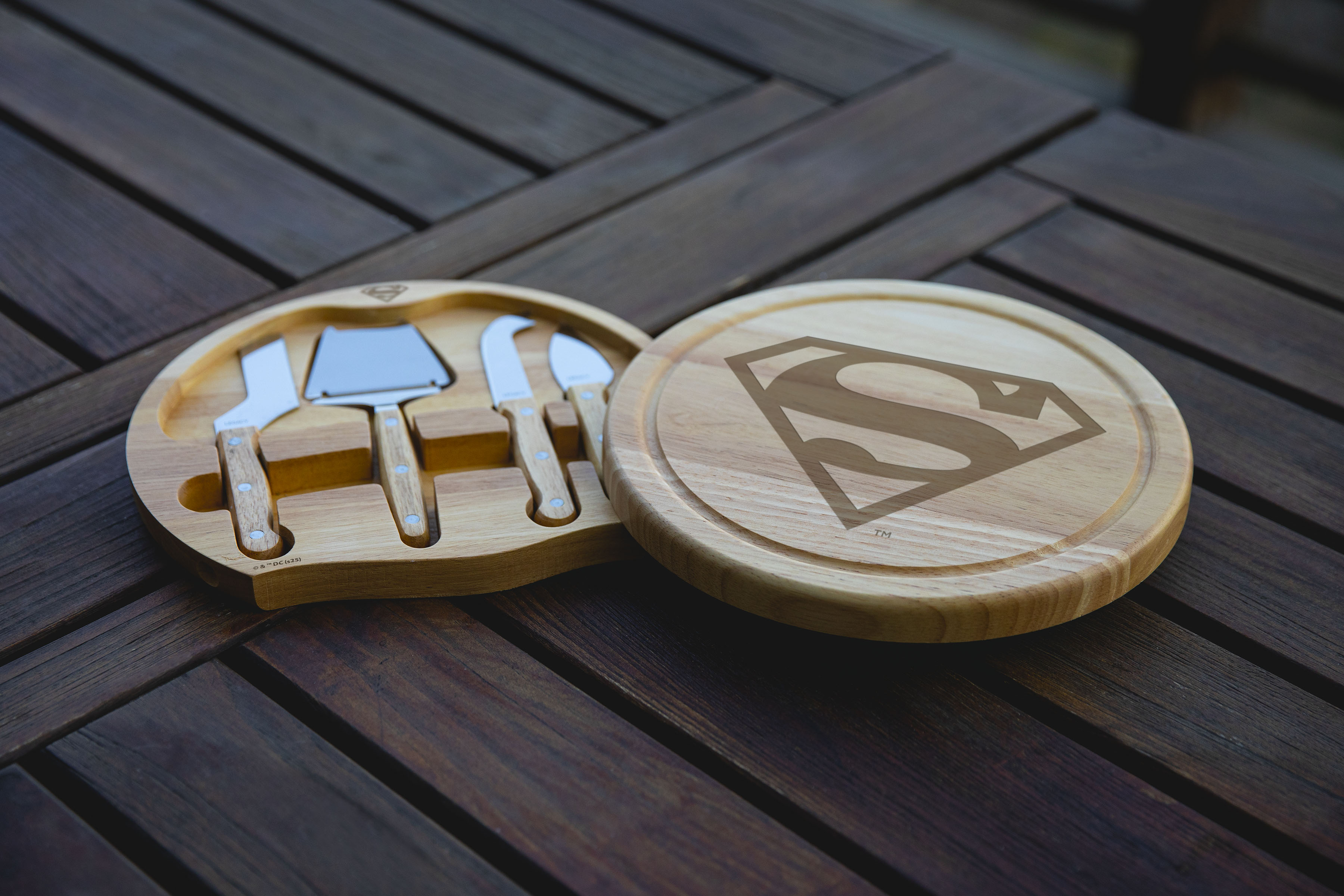 Superman - Circo Cheese Cutting Board & Tools Set