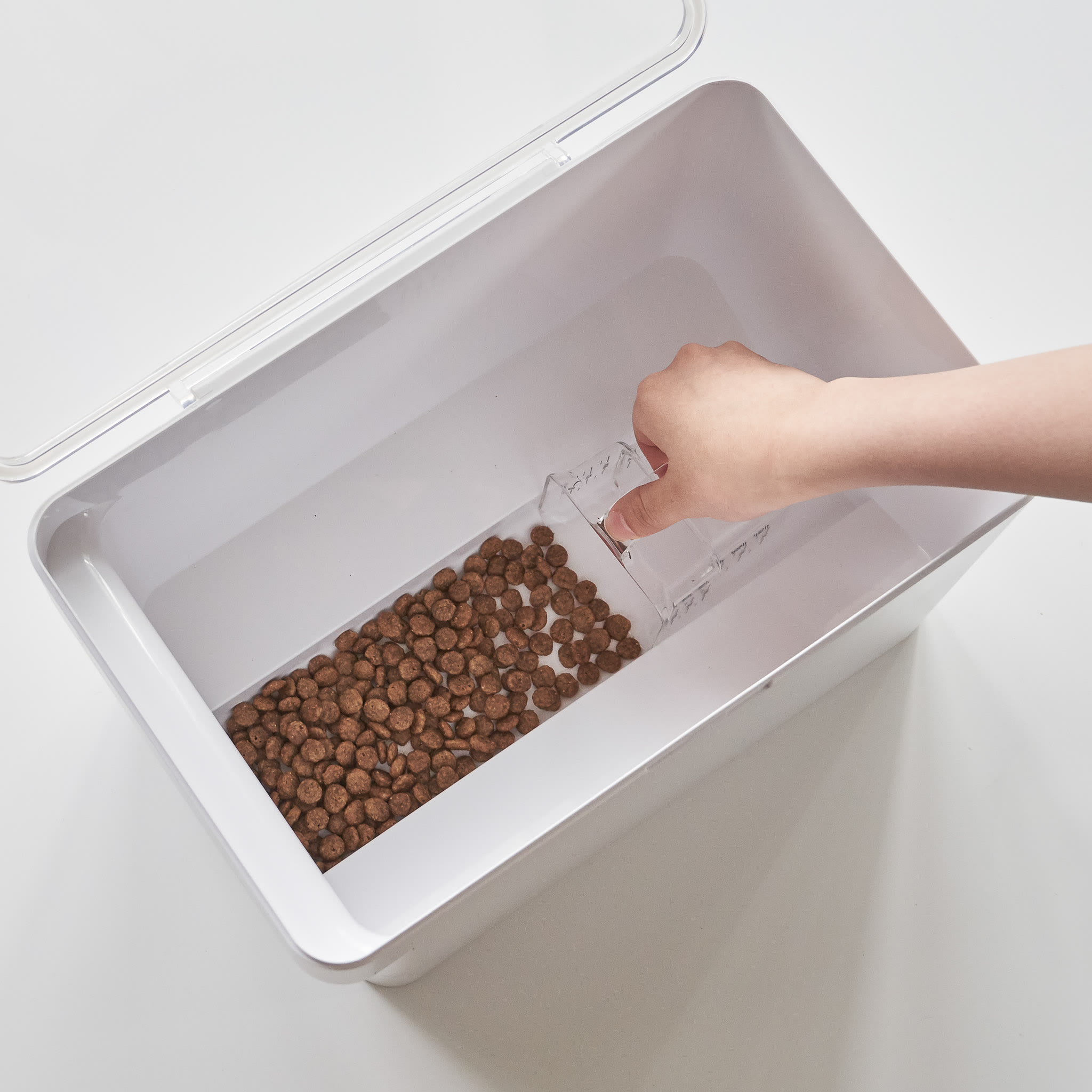 Airtight Pet Food Container (3.5 kg) : Measuring Cup Included