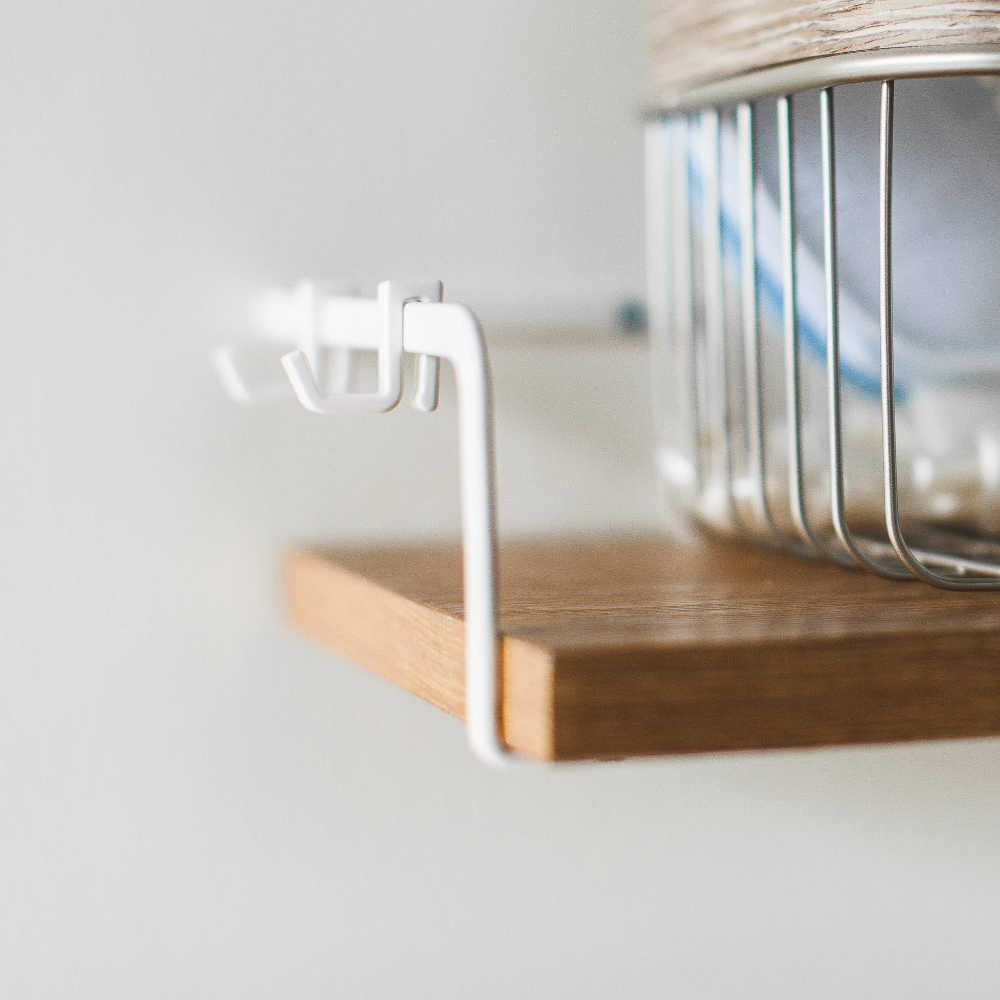 Wall-Mounted Shelf : Stylish Steel & Wood