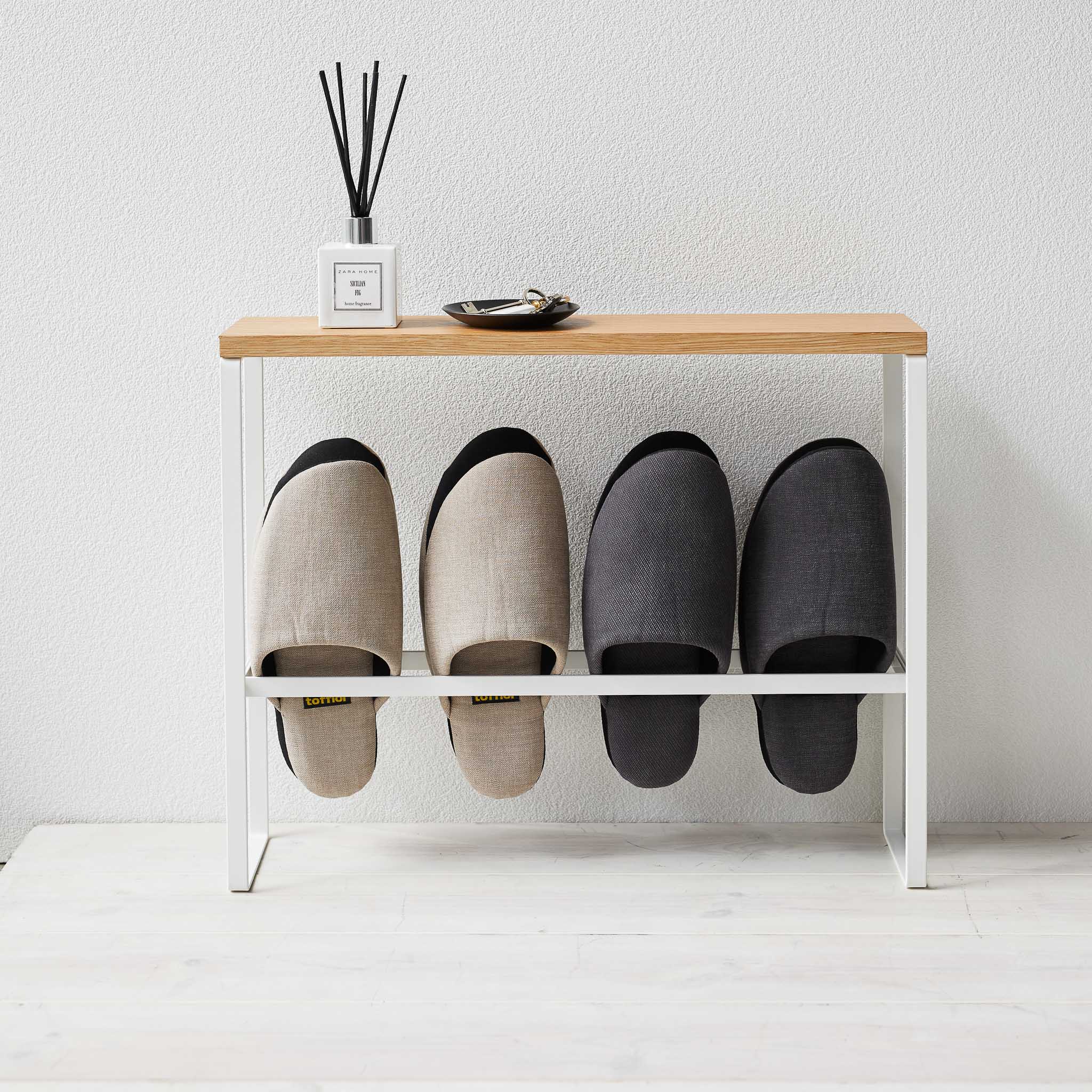 Wood-Top Slipper Rack : Storage Space for Four Pairs