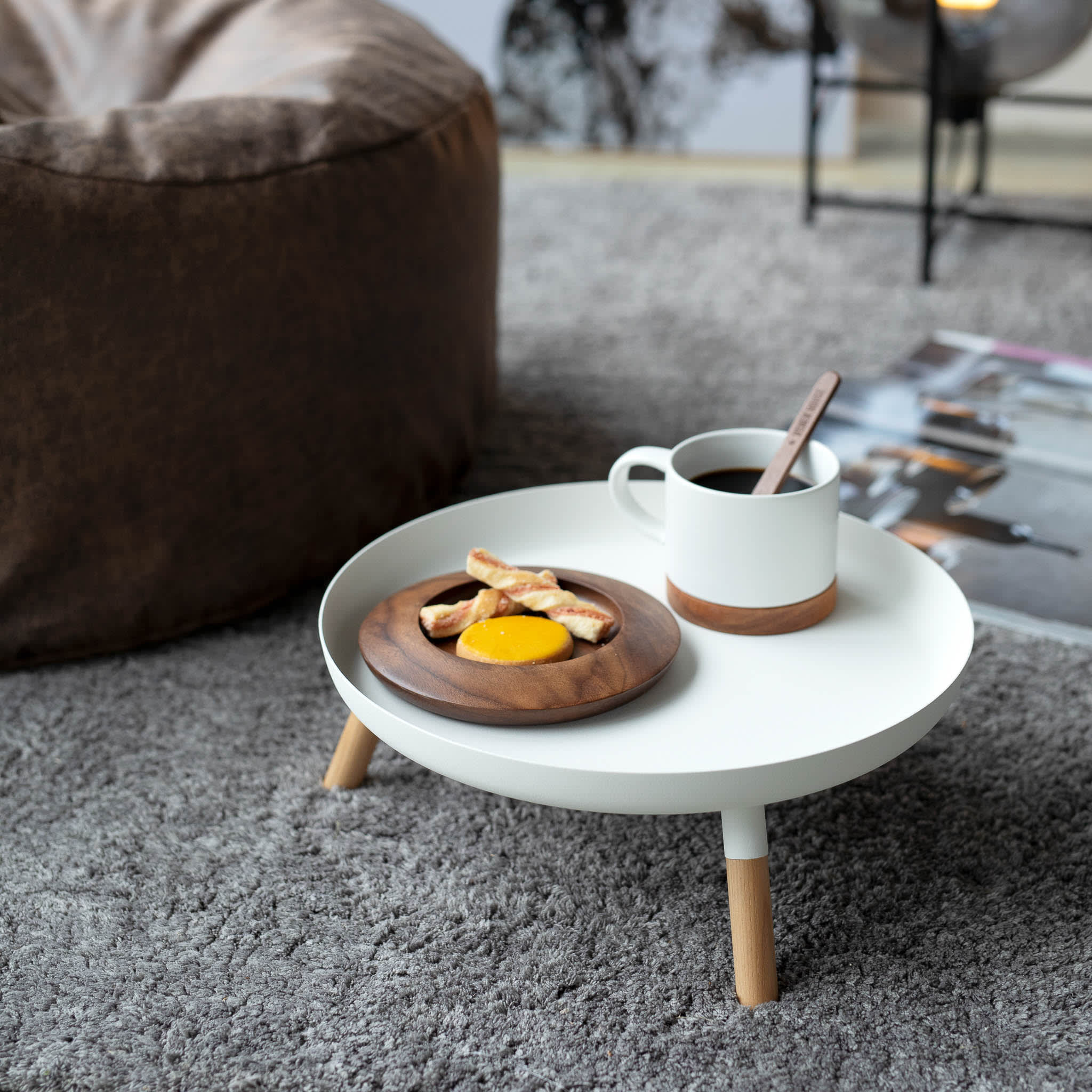 Tray with Legs : Versatile Use