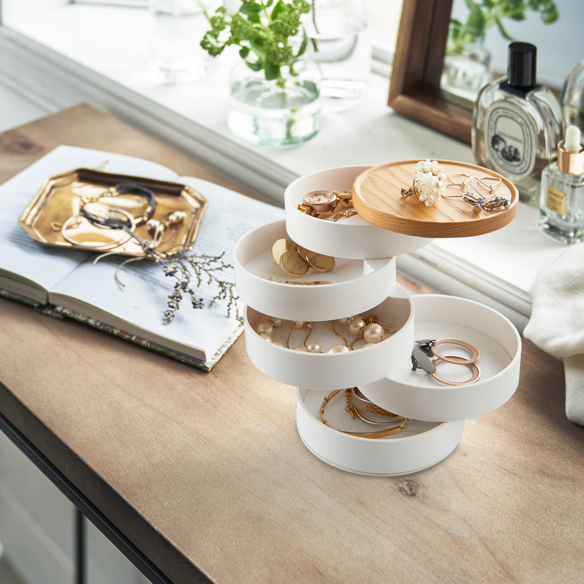 5-Tiered Accessory Box : Swiveling Storage