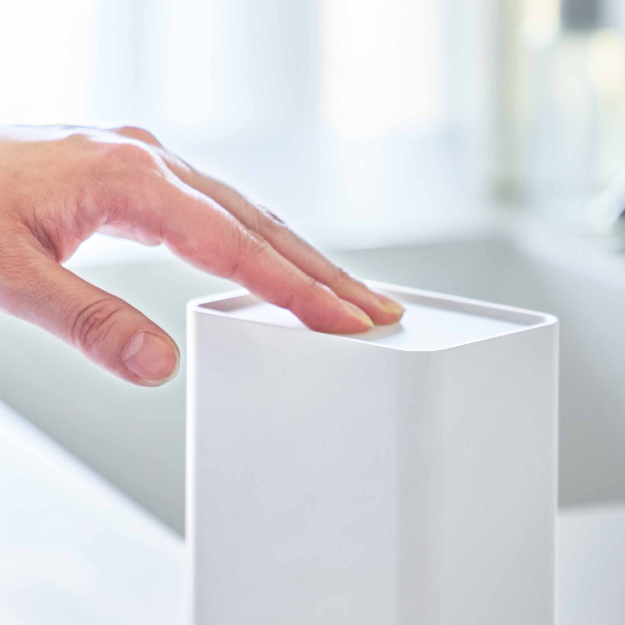 Push-Lid Storage Case : Easy Push Access