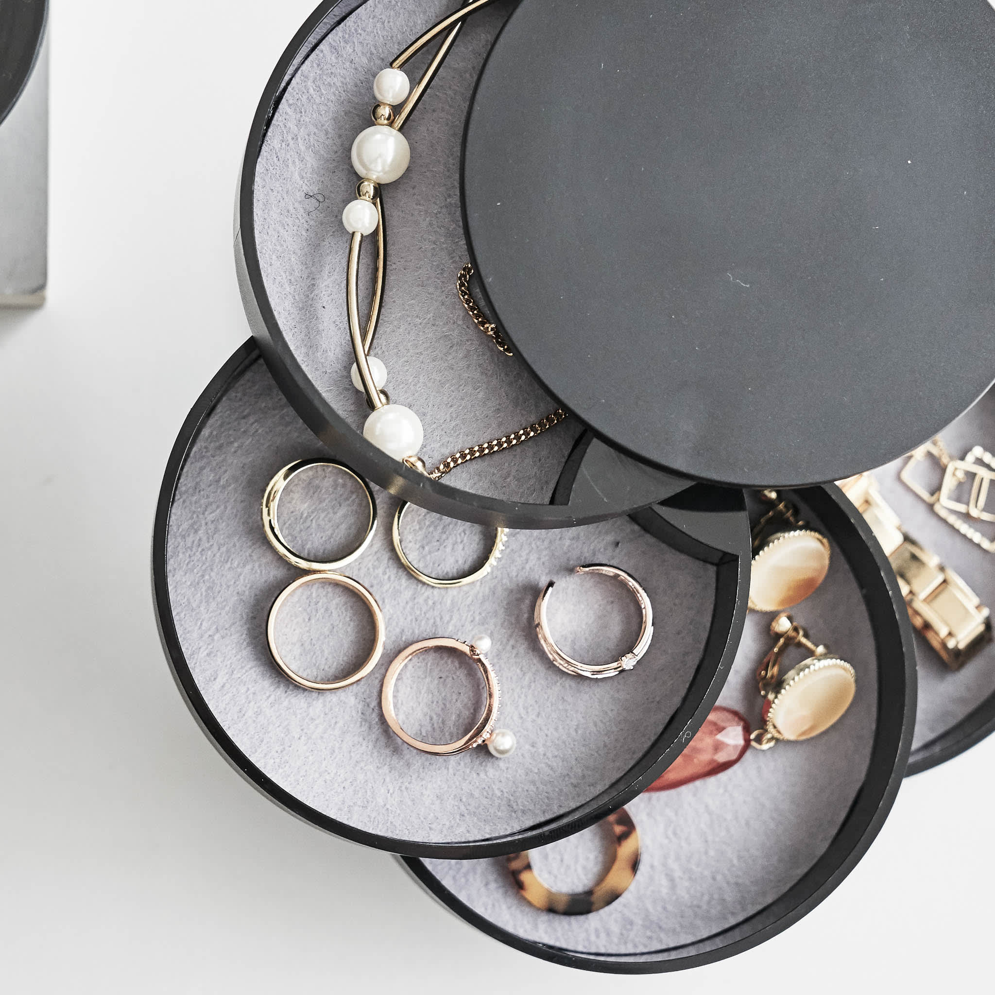 4-Tiered Accessory Box : Secure Storage