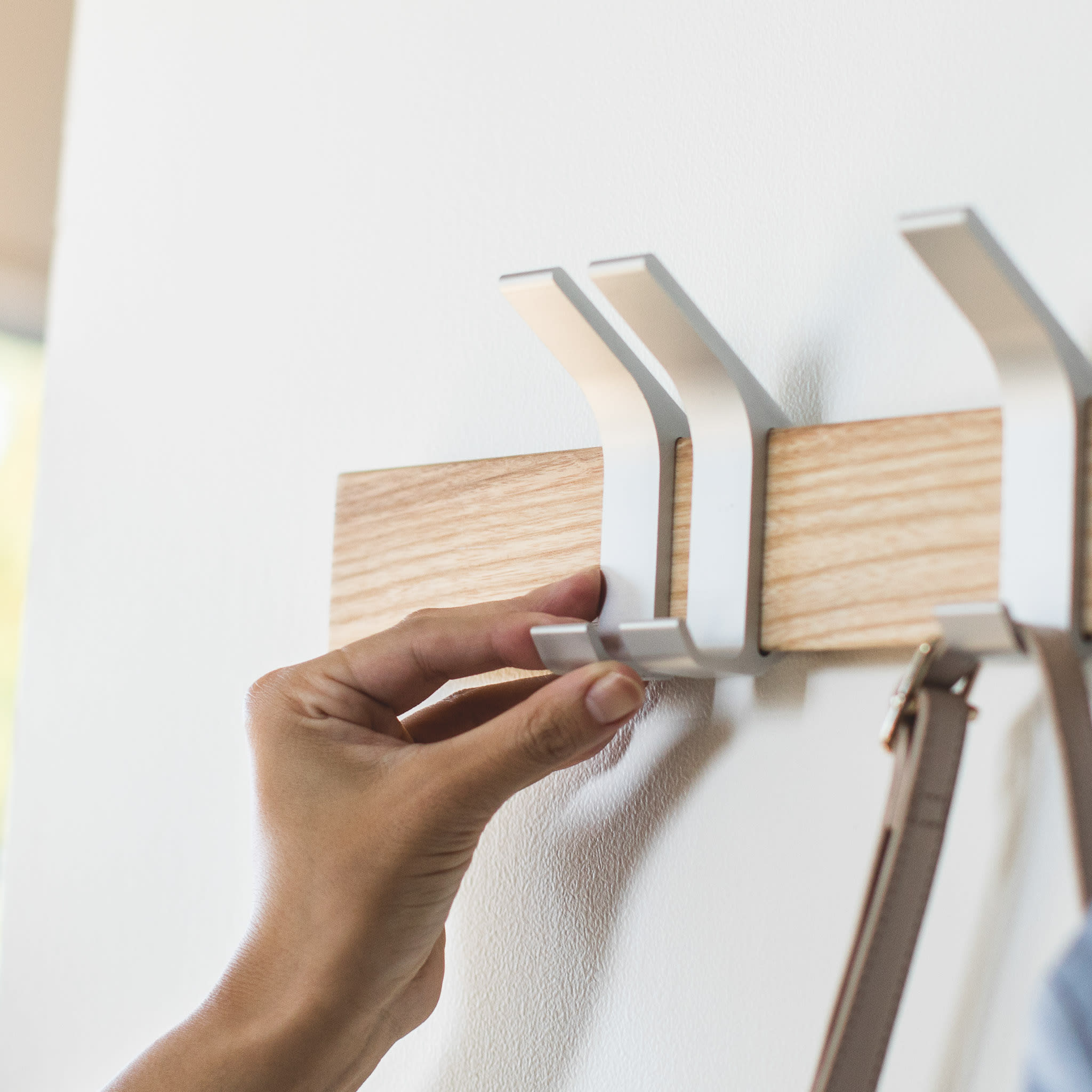Wall-Mounted Coat Hooks : 5 Flexible Aluminum Hooks