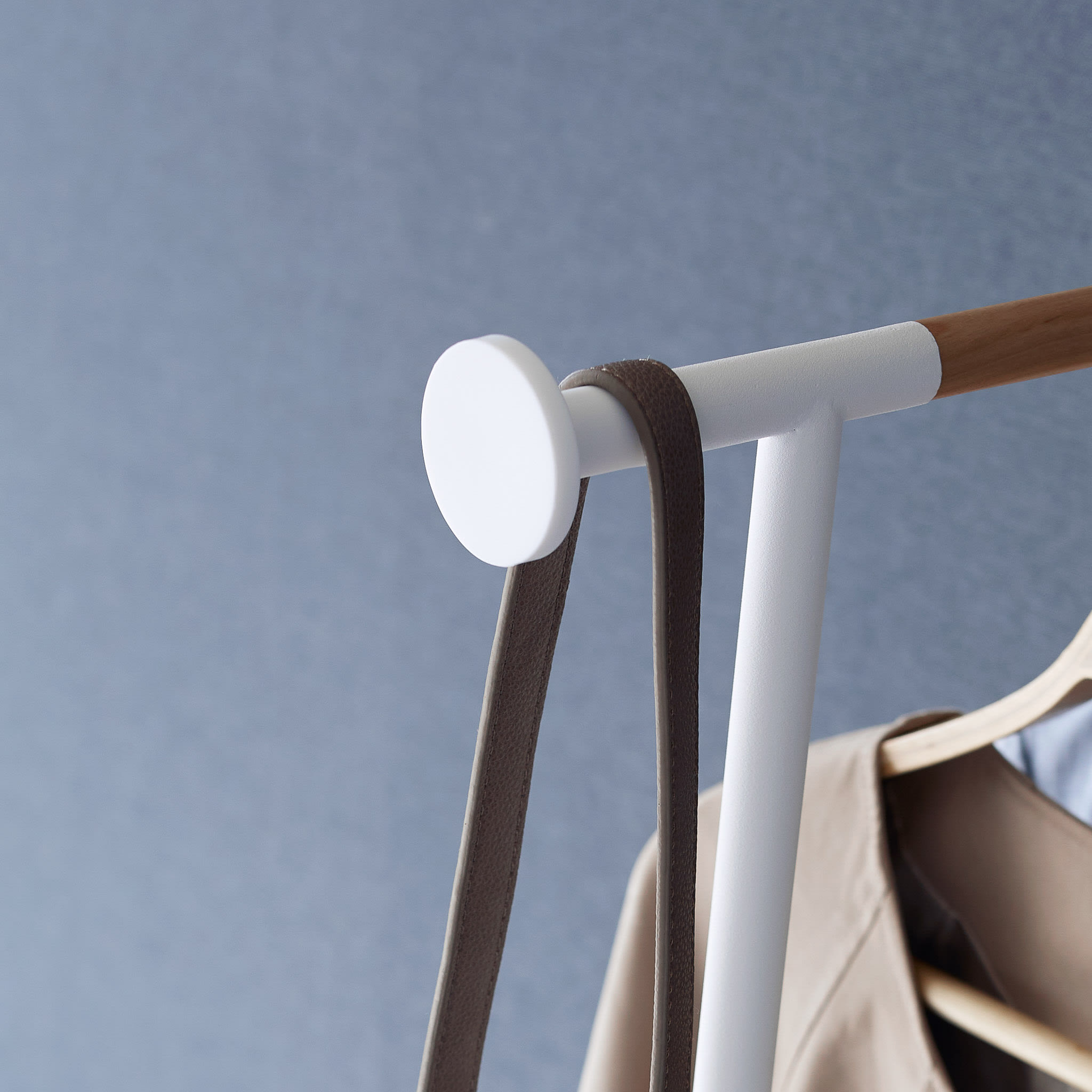 Leaning Steam Ironing Coat Rack : Non-Slip Design