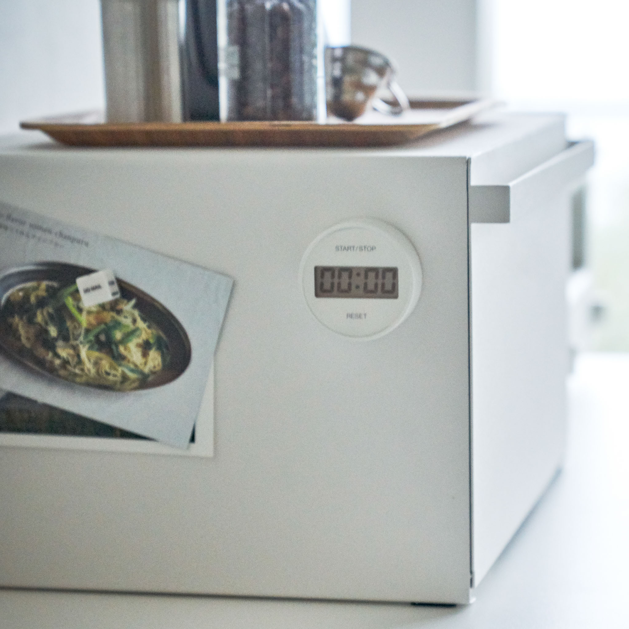 Bread Case : Magnetic Surface
