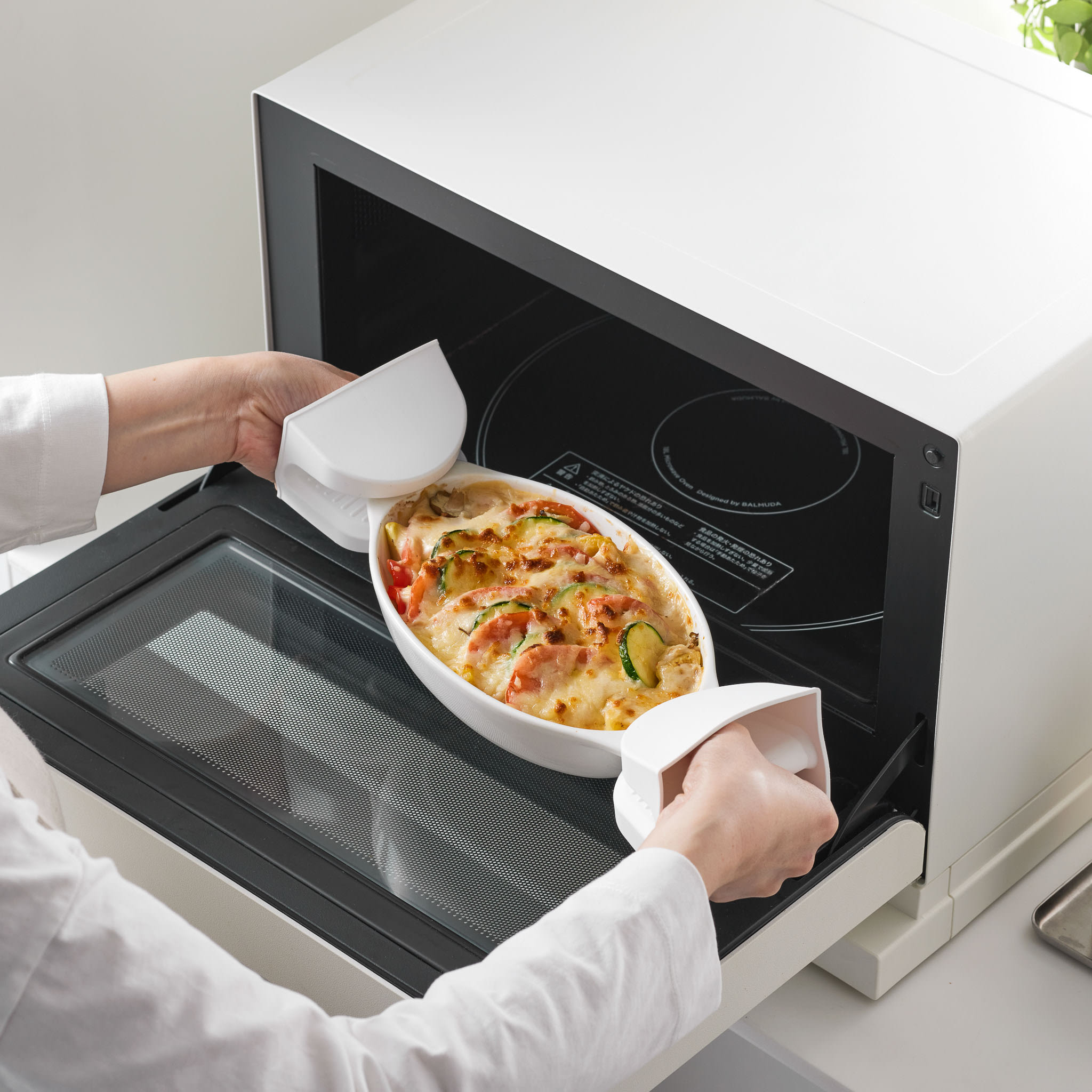 Magnetic Silicone Pot Holders (Set of 2) : Heat-resistant & Dishwasher-safe