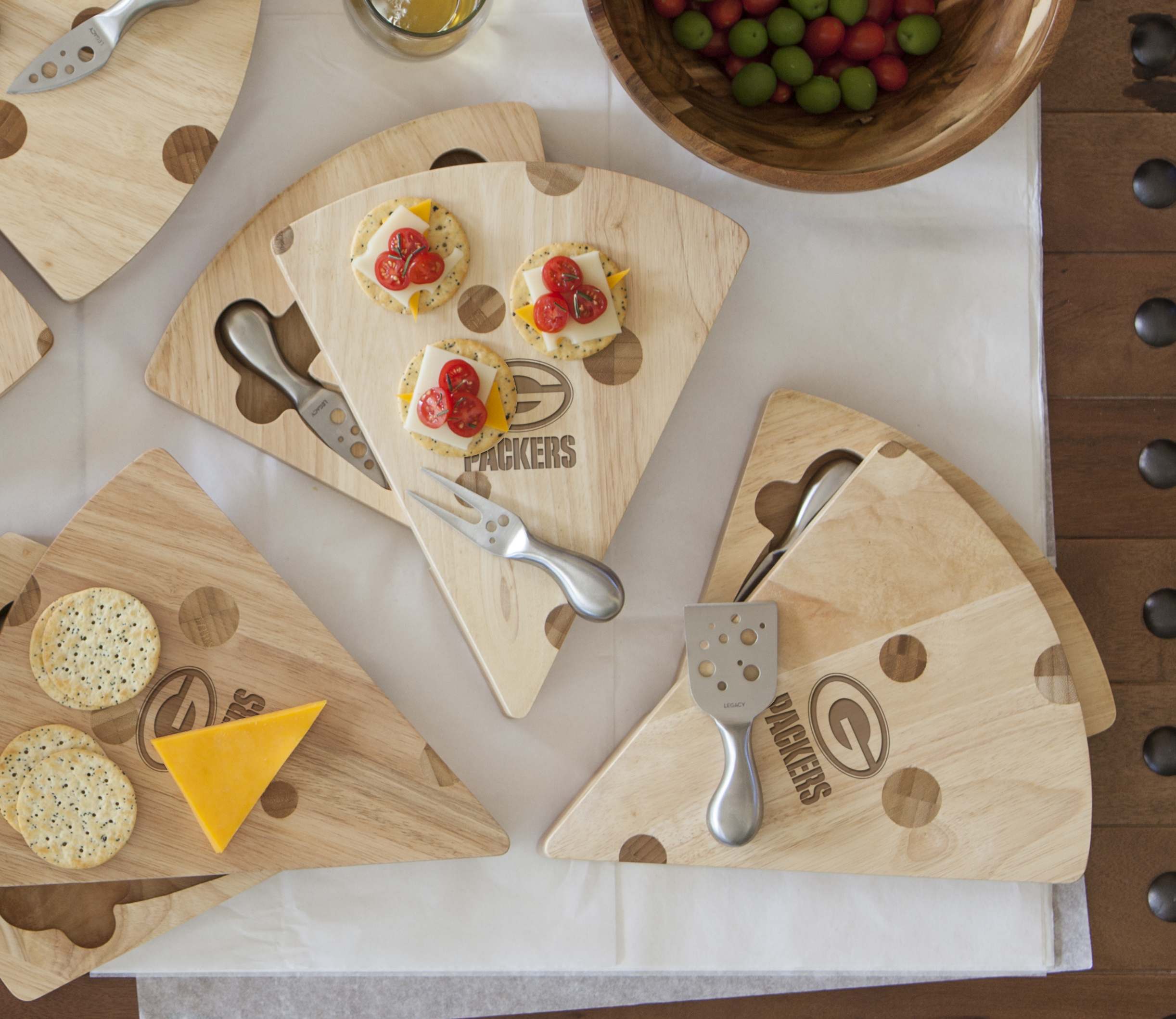 Green Bay Packers - Swiss Cheese Cutting Board & Tools Set
