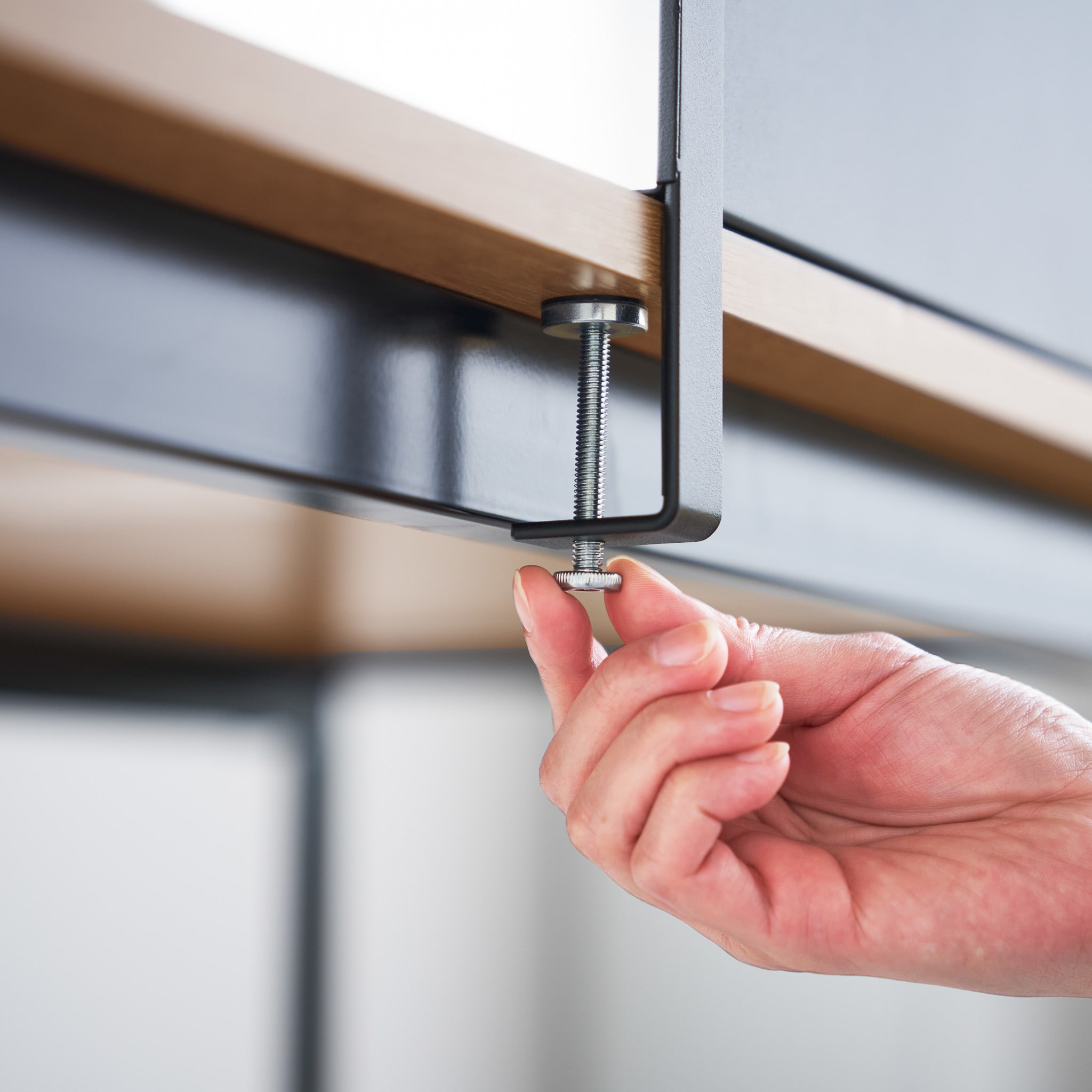 Magnetic Desk Panel : Adjustable Screw Attachment