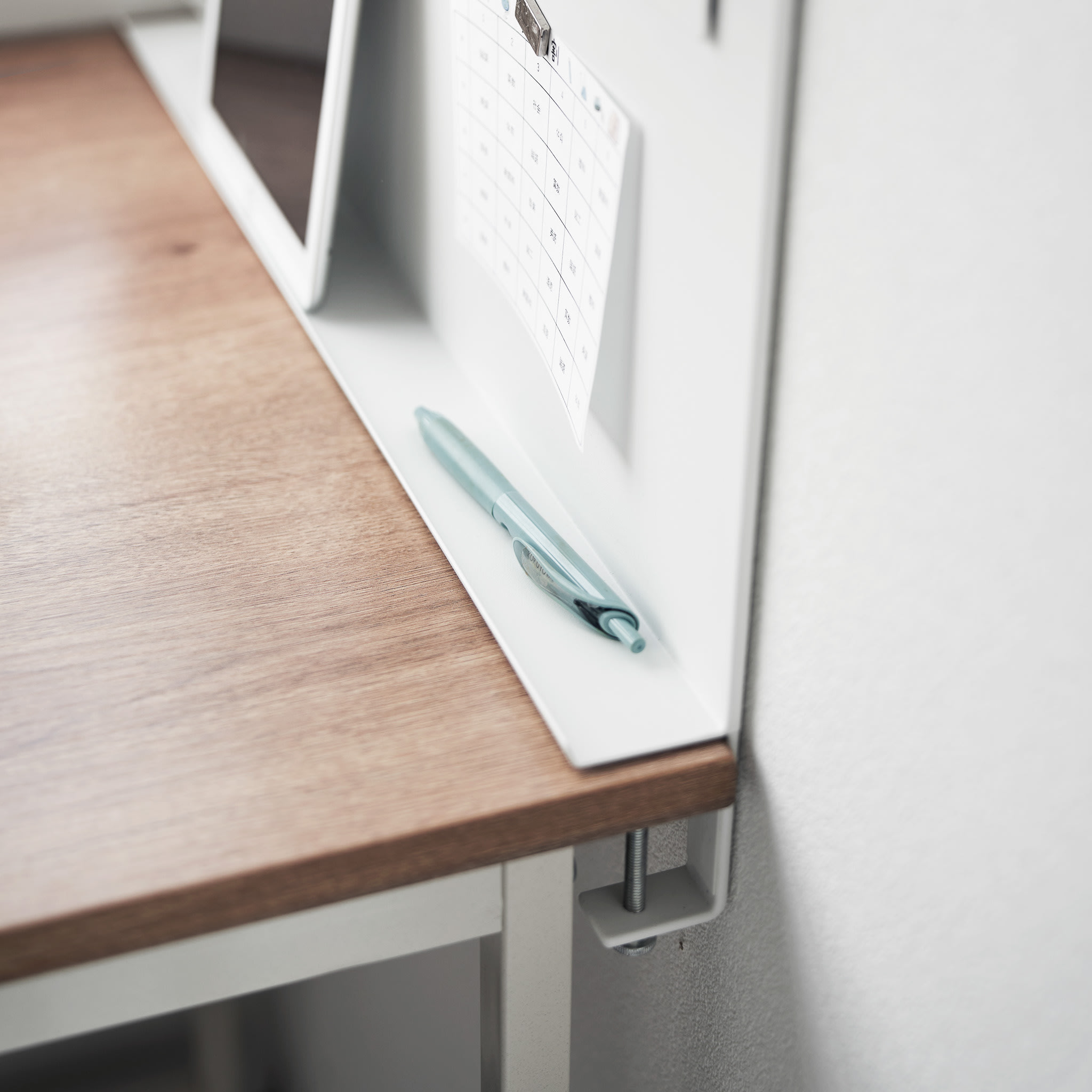 Magnetic Desk Panel : Practical Storage Tray