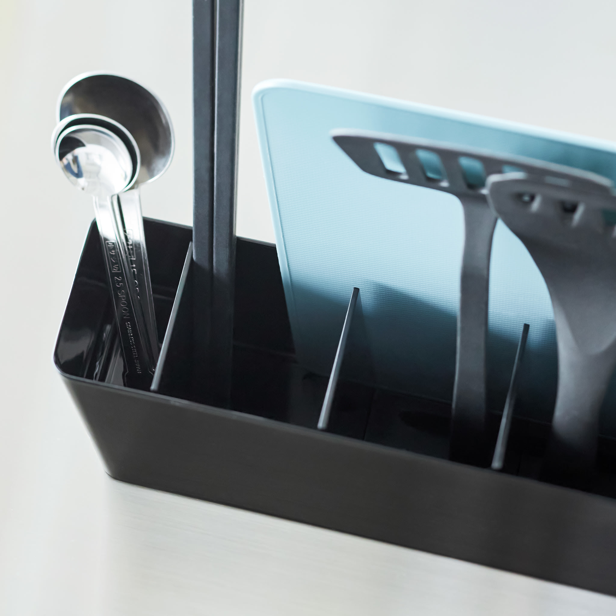 Kitchen Tool & Cutting Board Holder : Space for a Cutting Board