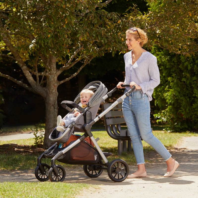 Pivot Xpand™ Modular Stroller (Stallion) Lifestyle Photo Pivot Xpand™ Modular Stroller (Stallion) Lifestyle Photo