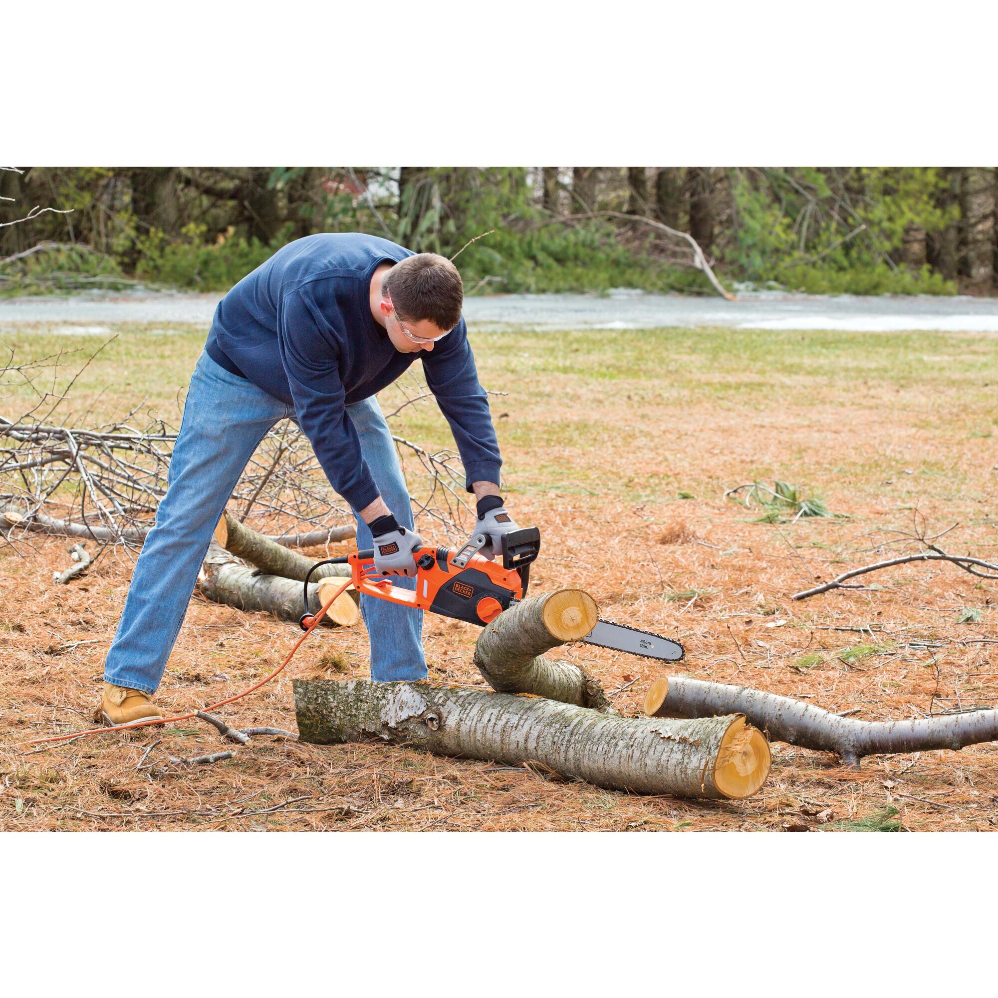 15 Amp 18 inch Chainsaw being used to cut thick tree branch into logs.