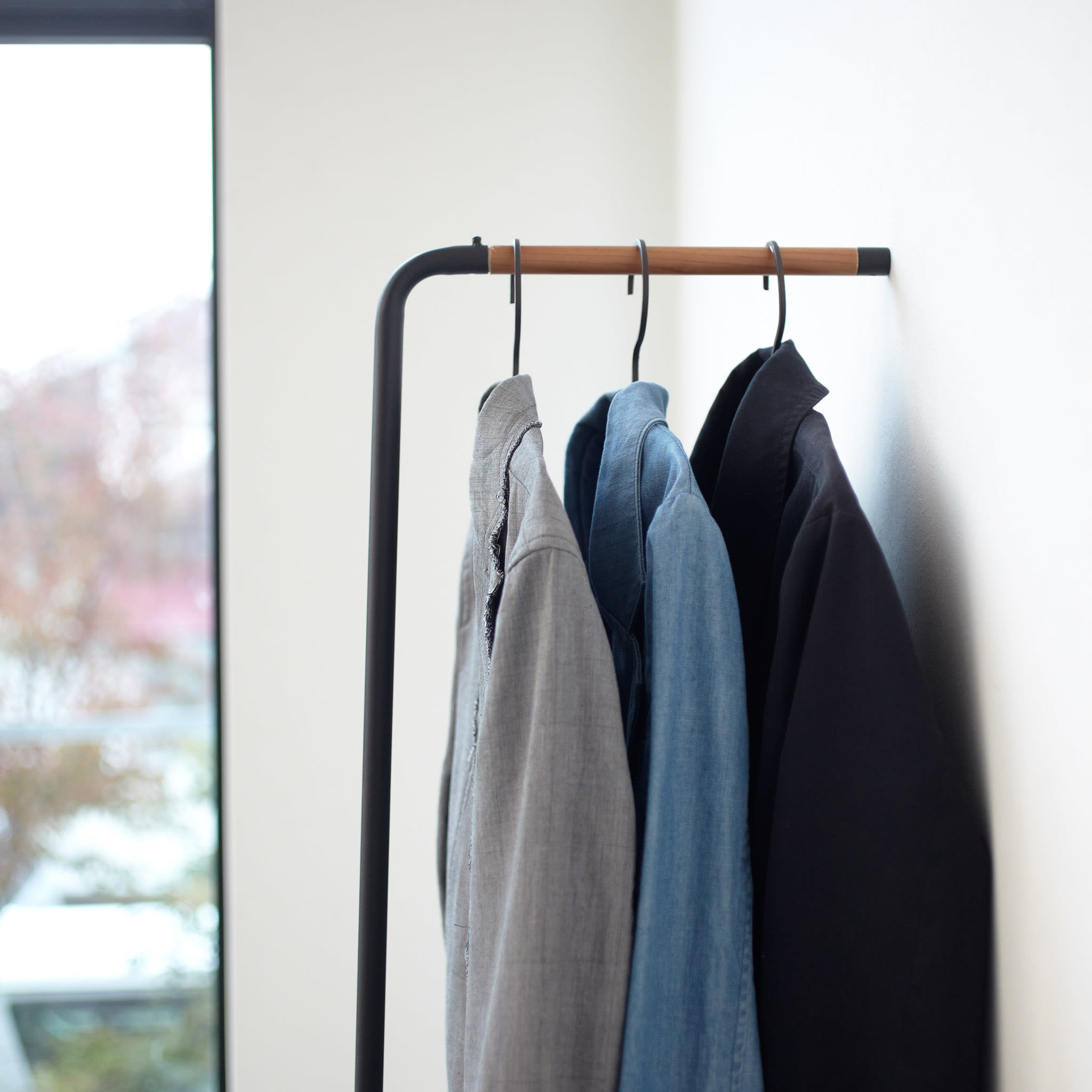 Slim Leaning Coat Rack : Practical Leaning Design