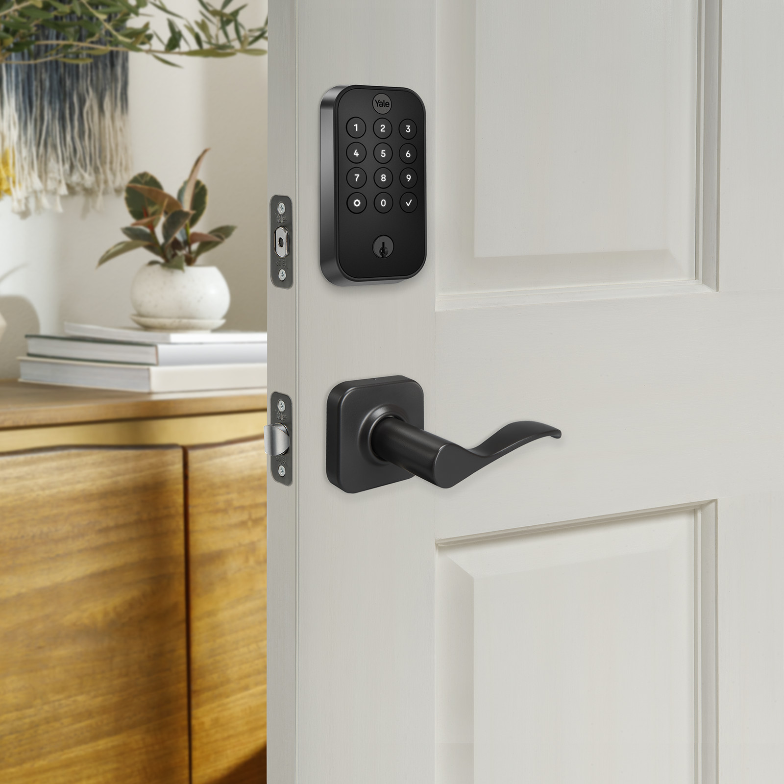 Yale Assure Lock 2 Keypad with Bluetooth and Norwood Lever