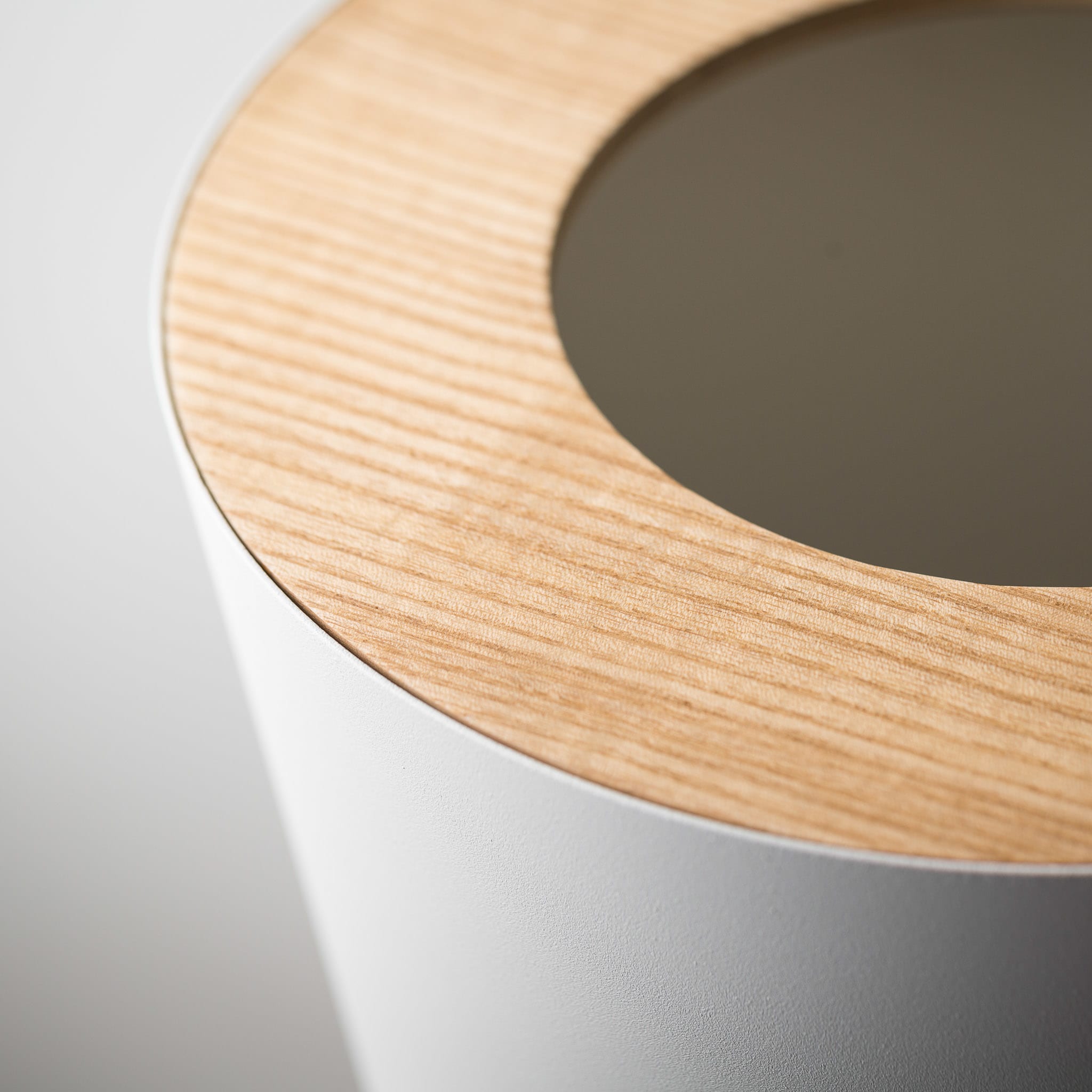 Trash Can Round : Elegant Wood-Steel Combination