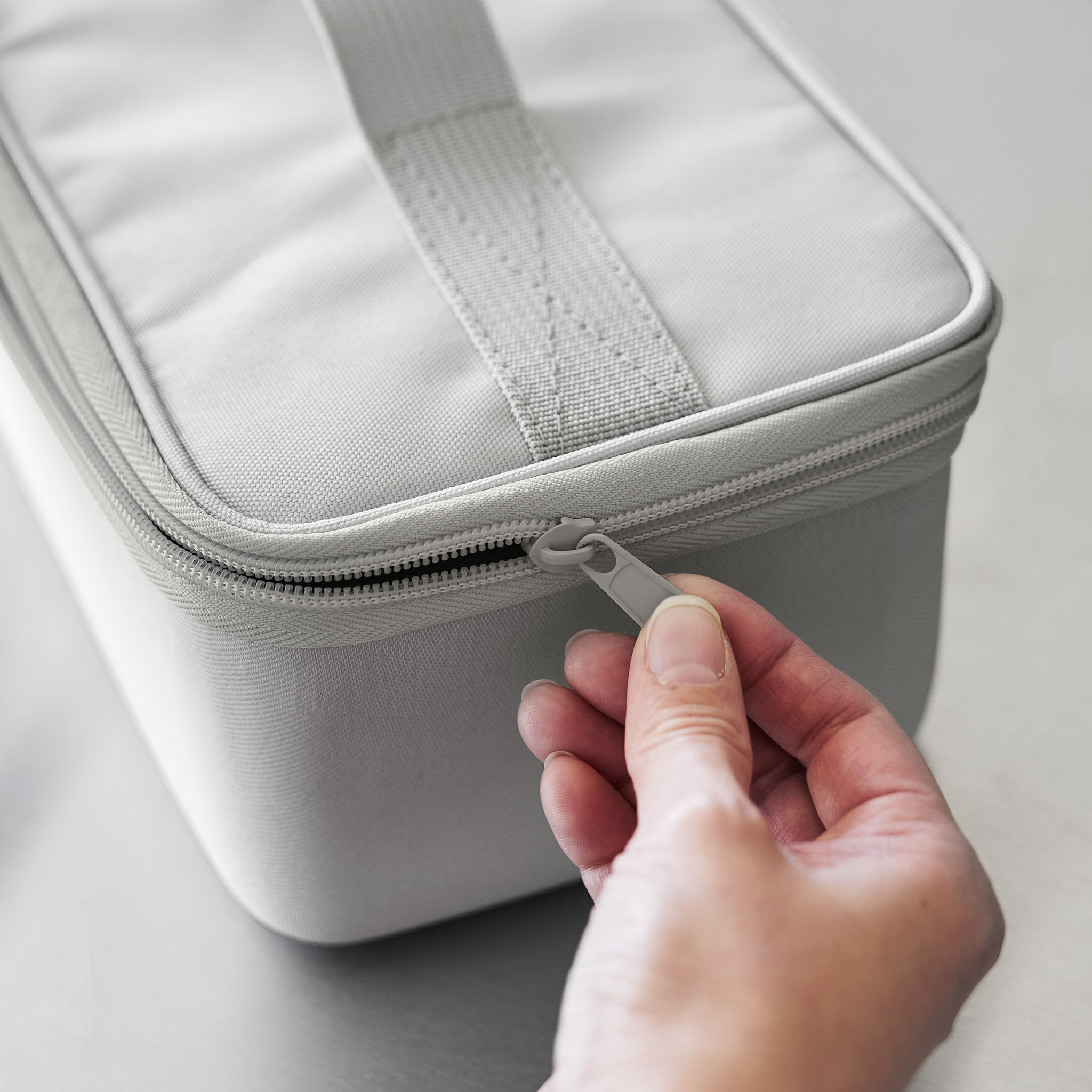 Tool Bag with Divider : Practical Zipper