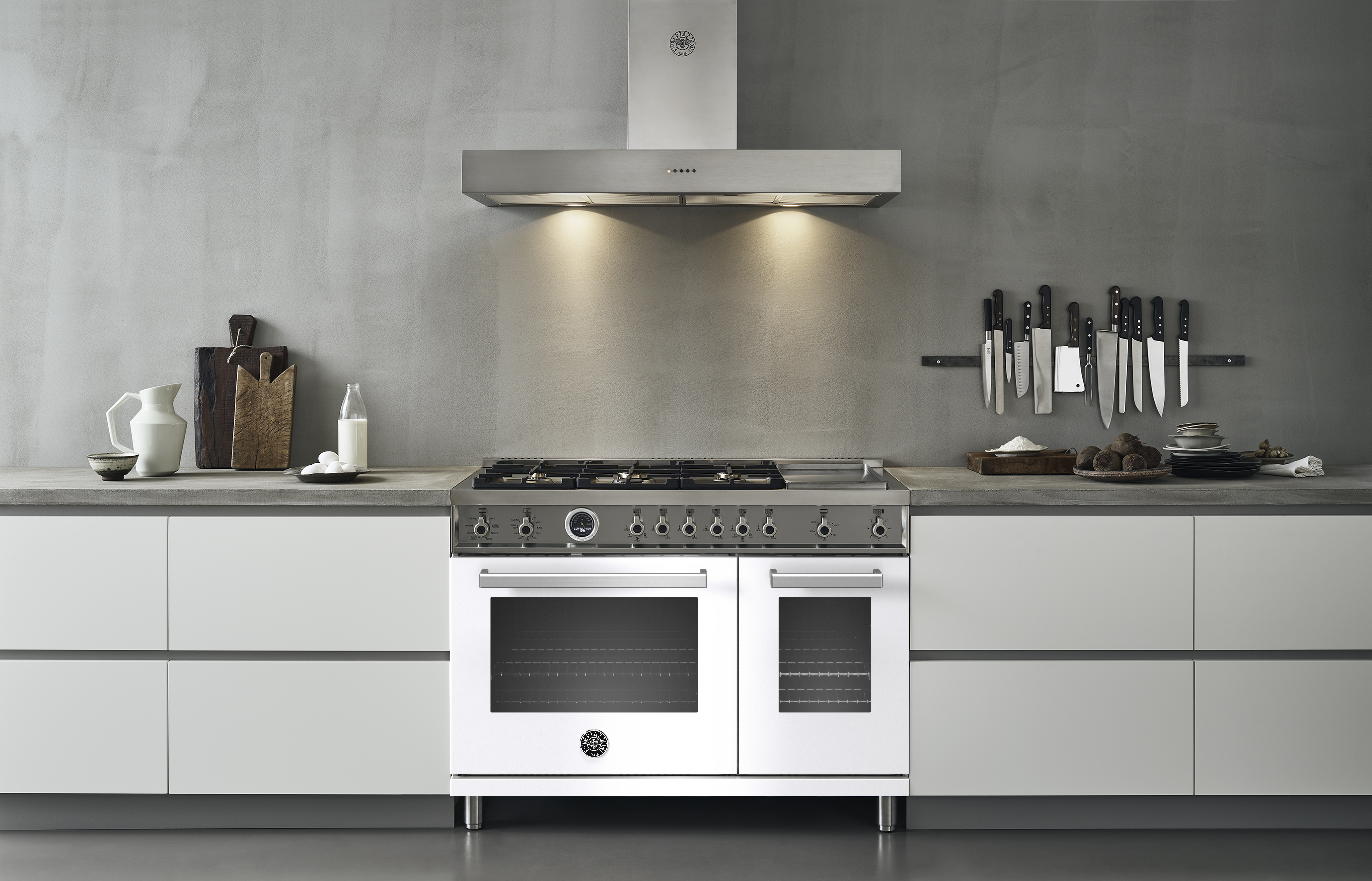 Bertazzoni 48" Professional Series range - Electric self clean oven - 6 brass burners + griddle