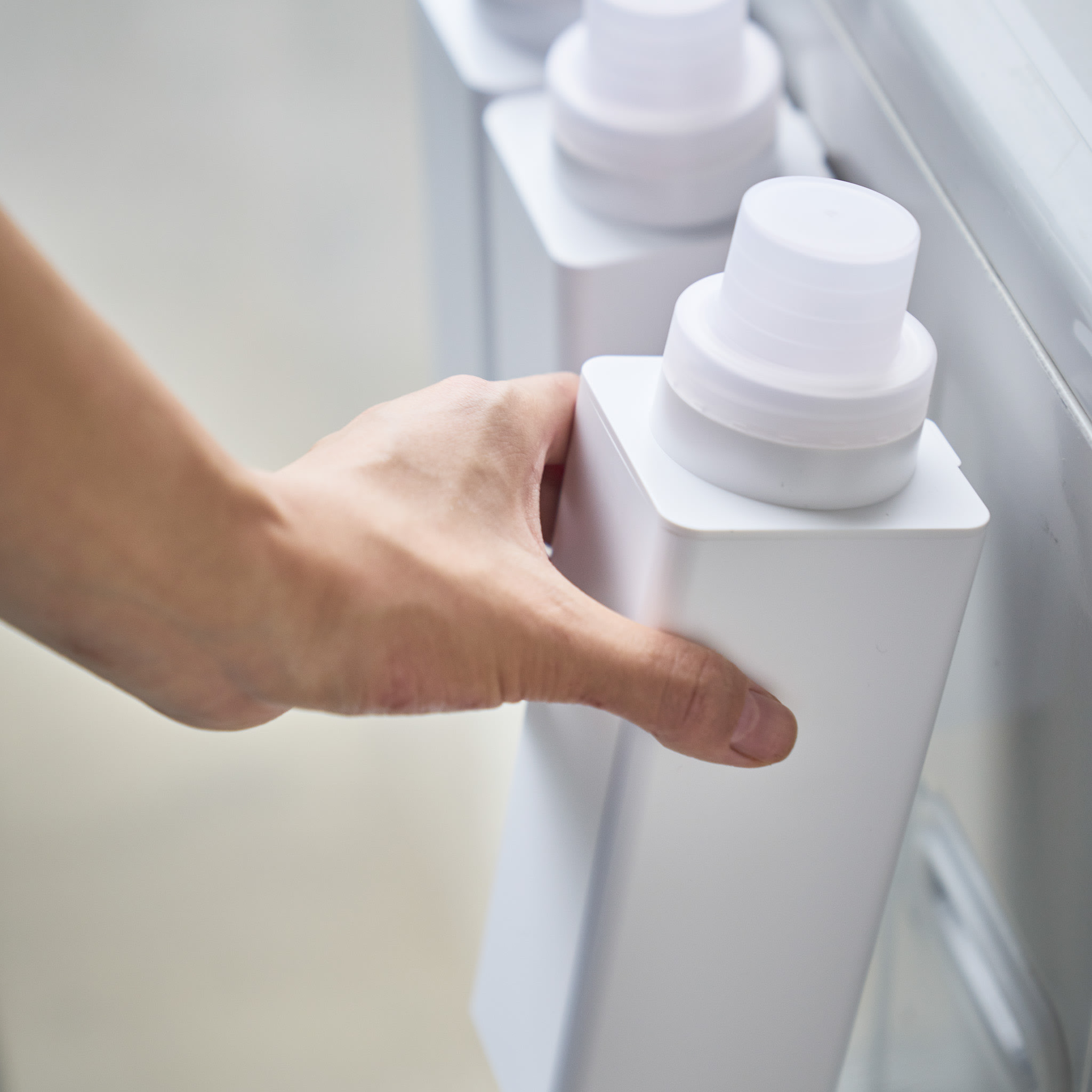 Magnetic Laundry Bottle : Strong Magnetic Hold