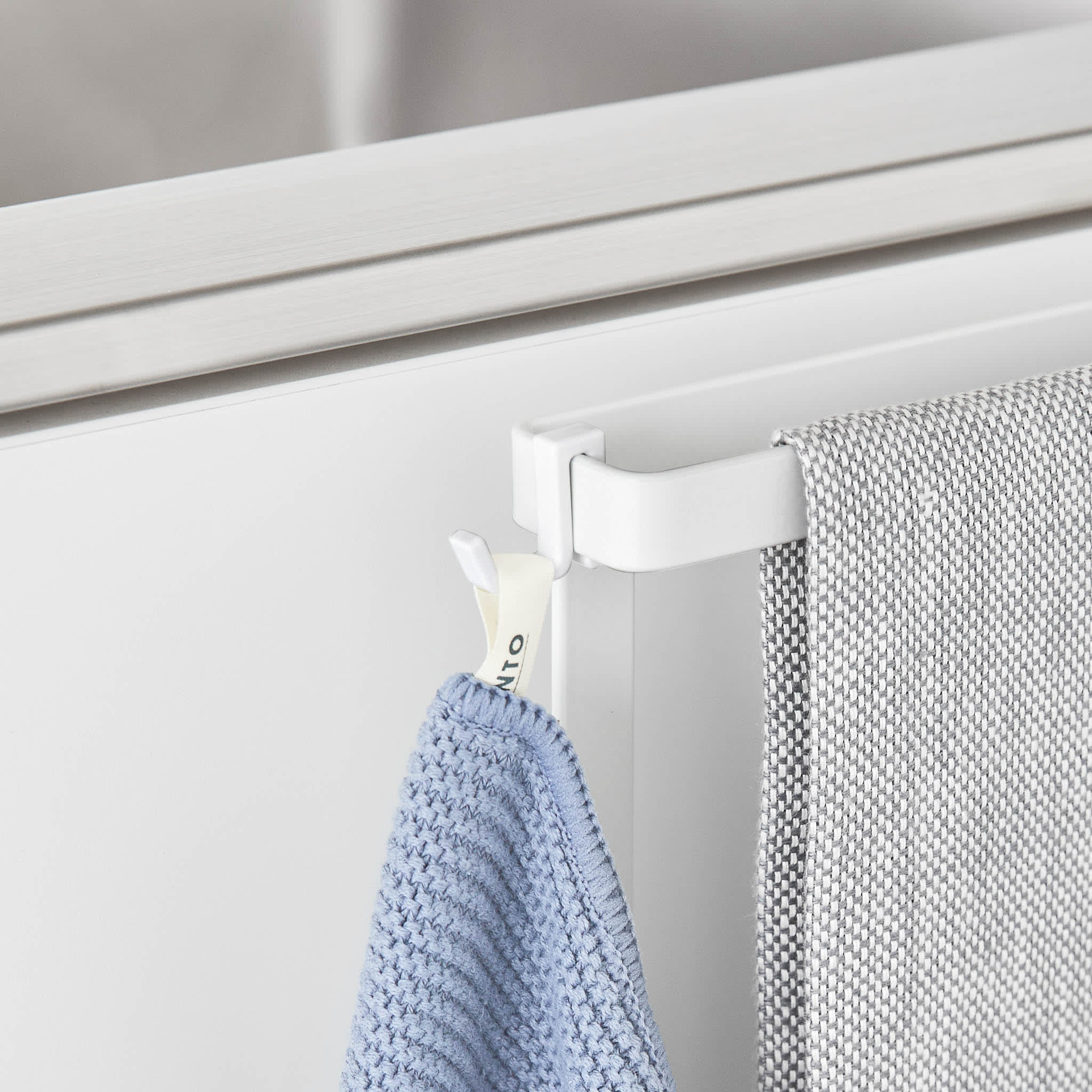 Floating Towel Hanger : Extra Hanging Space