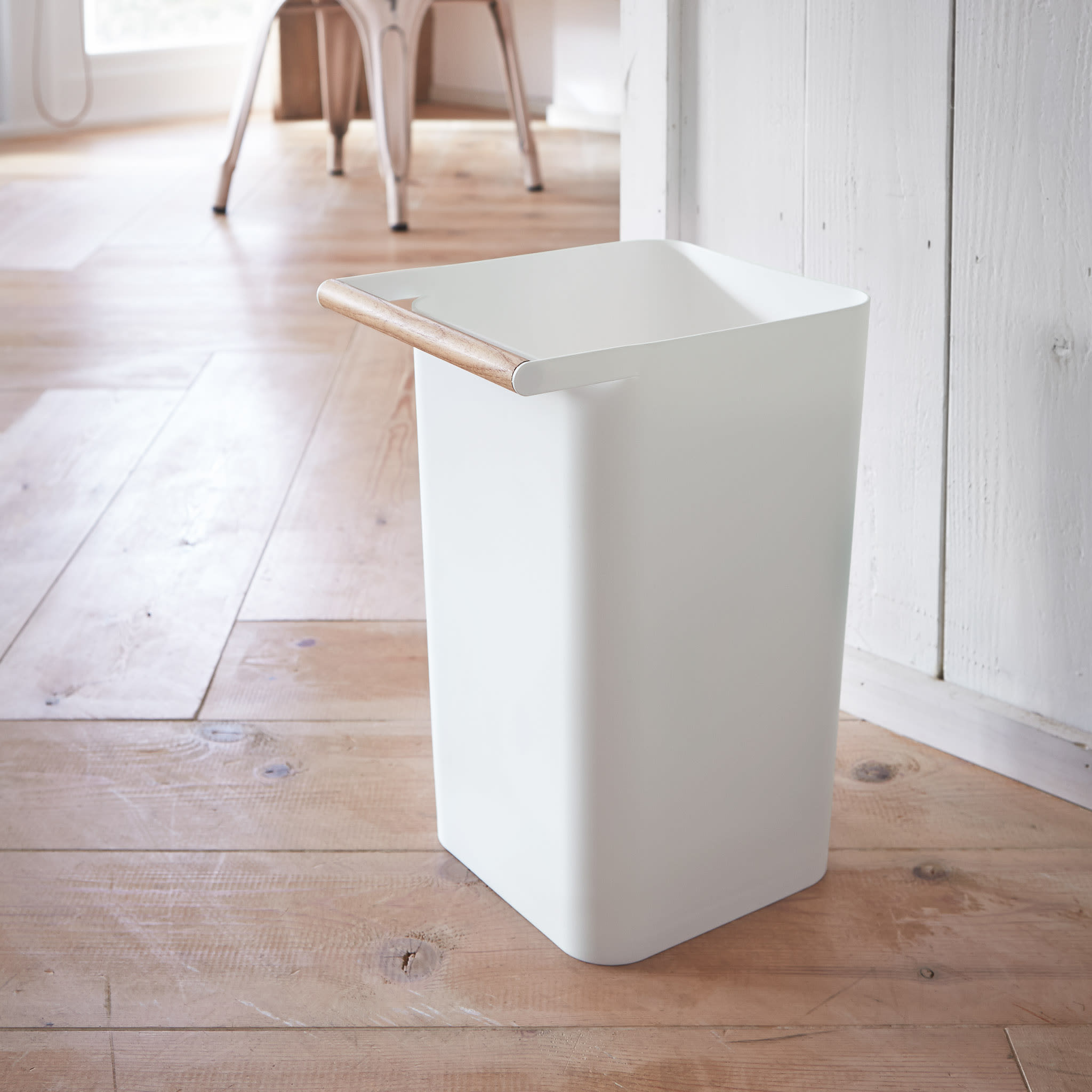 Trash Can : Compact Yet Spacious