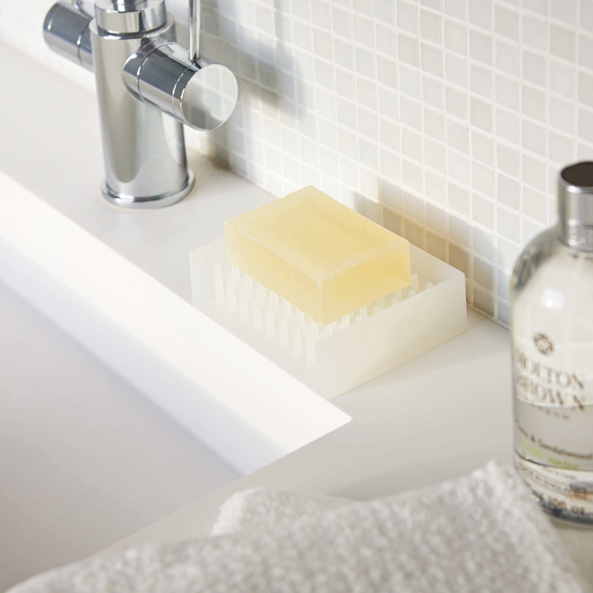 Silicone Soap Tray : Compact and Easy to Clean