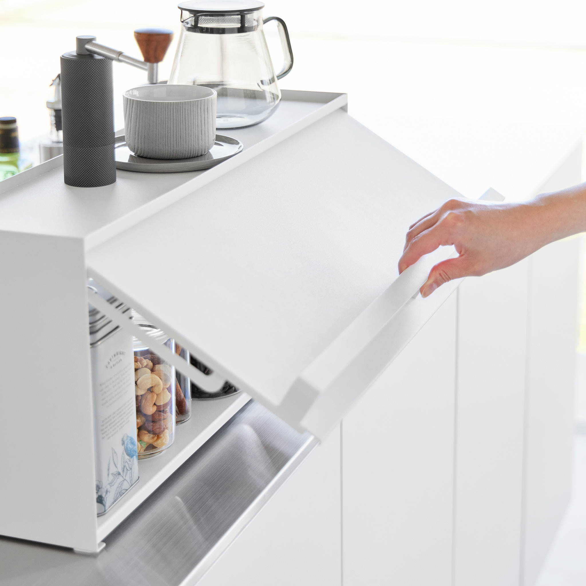 Semi-Closed Countertop Storage Box : Einfacher Zugang von beiden Seiten mit einer offenen Seite und einem Schiebedeckel auf der anderen Seite