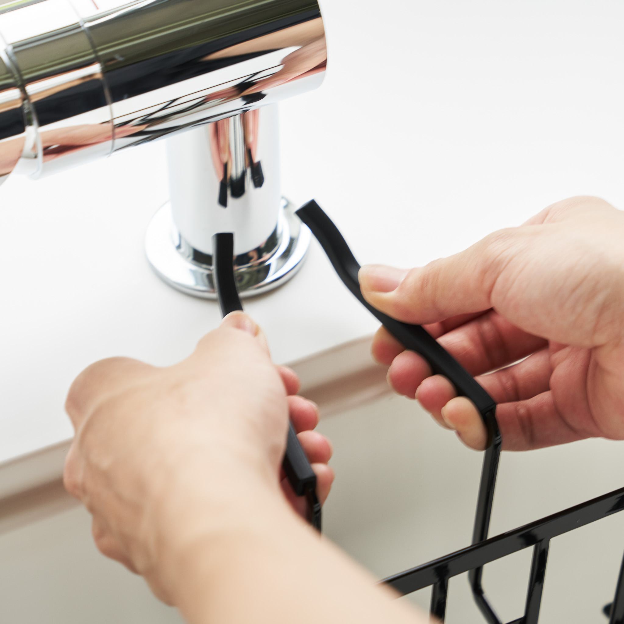 Hanging Sink Organizer : Easy Attachment
