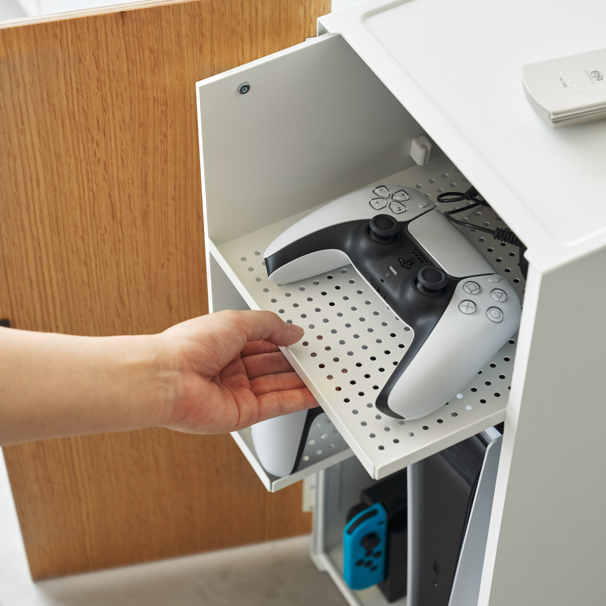 Game Console Organizer : Pull-Out Shelf