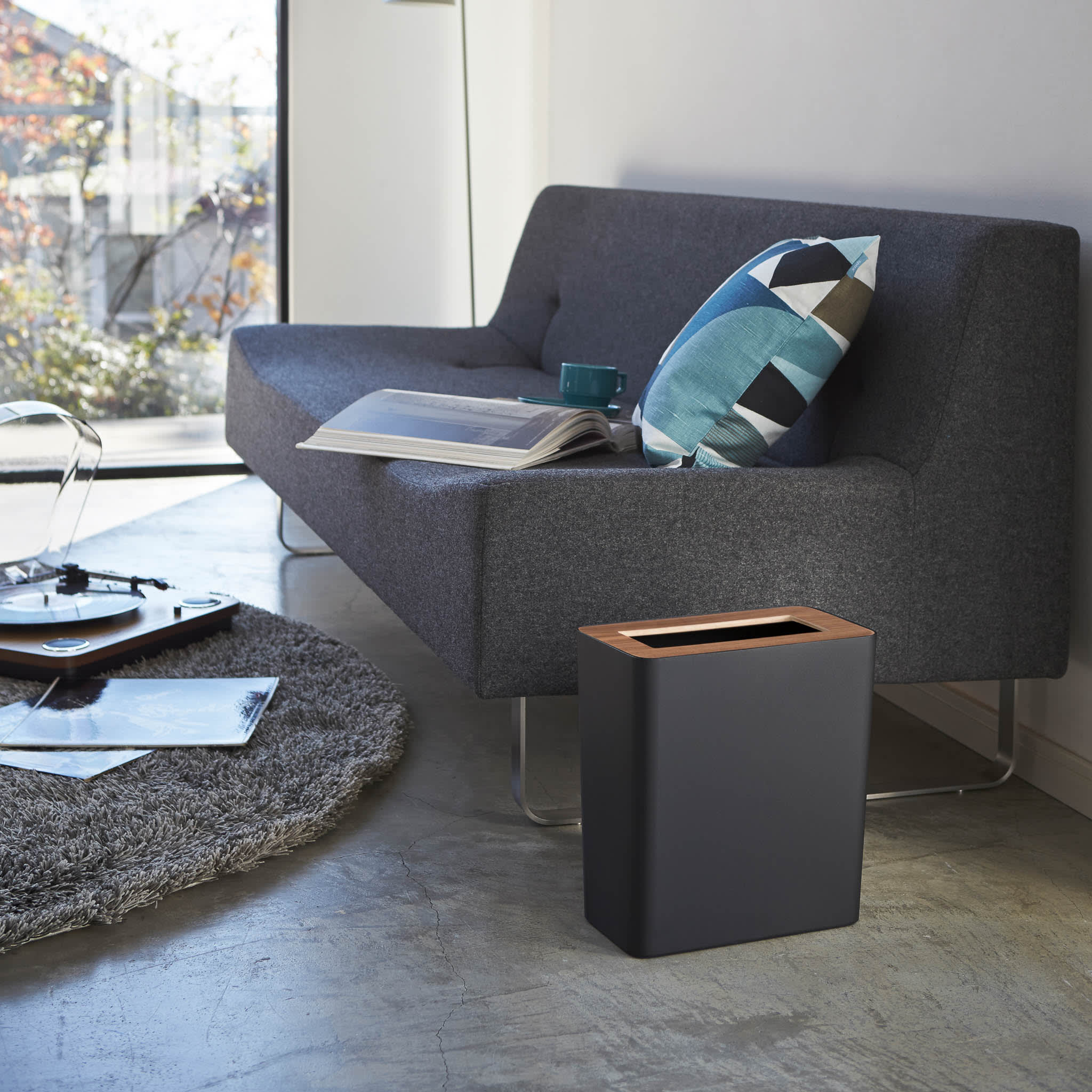 Trash Can : Stylish Wood and Steel Combination