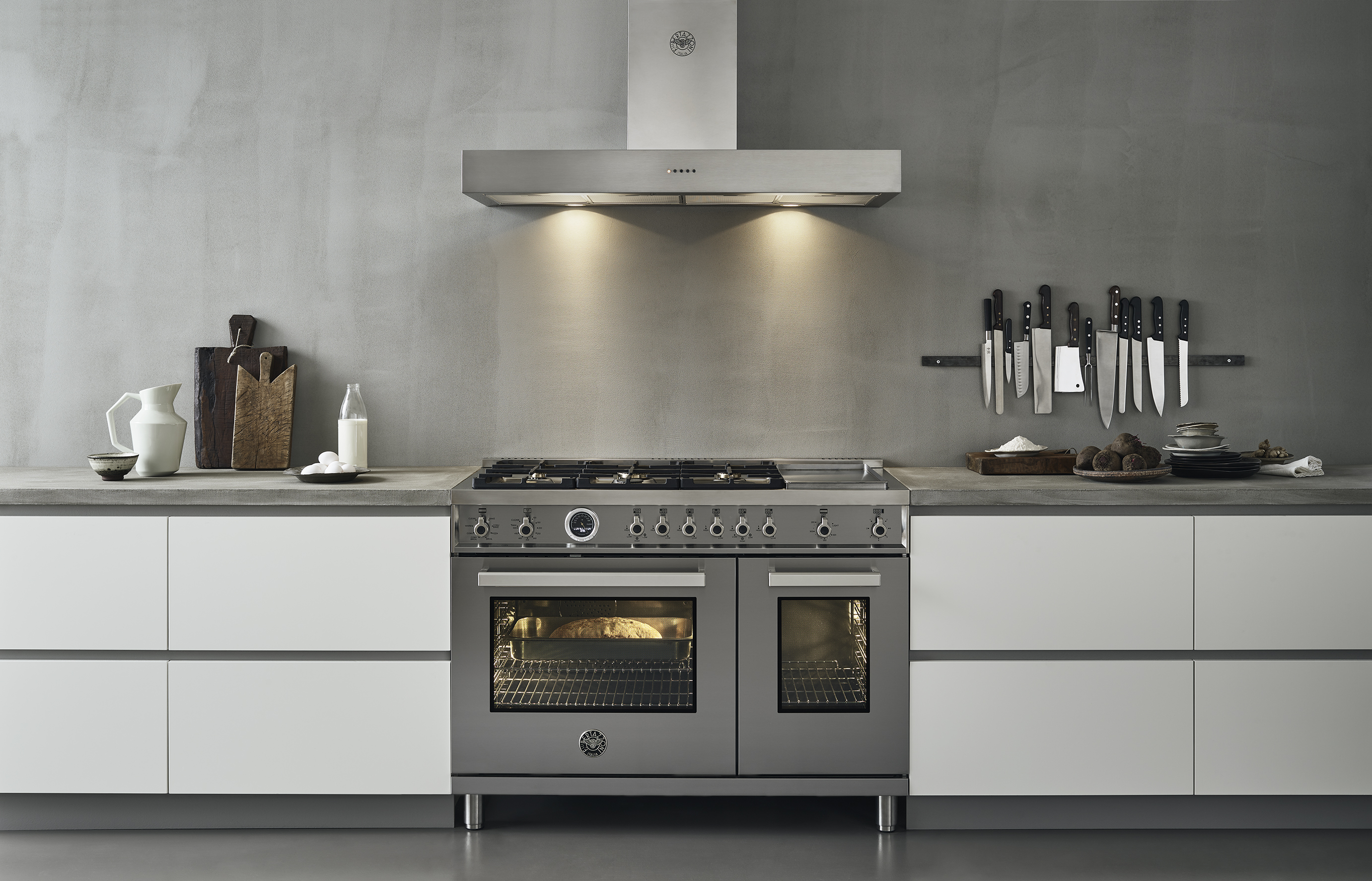 Bertazzoni 48" Professional Series range - Electric self clean oven - 6 brass burners + griddle