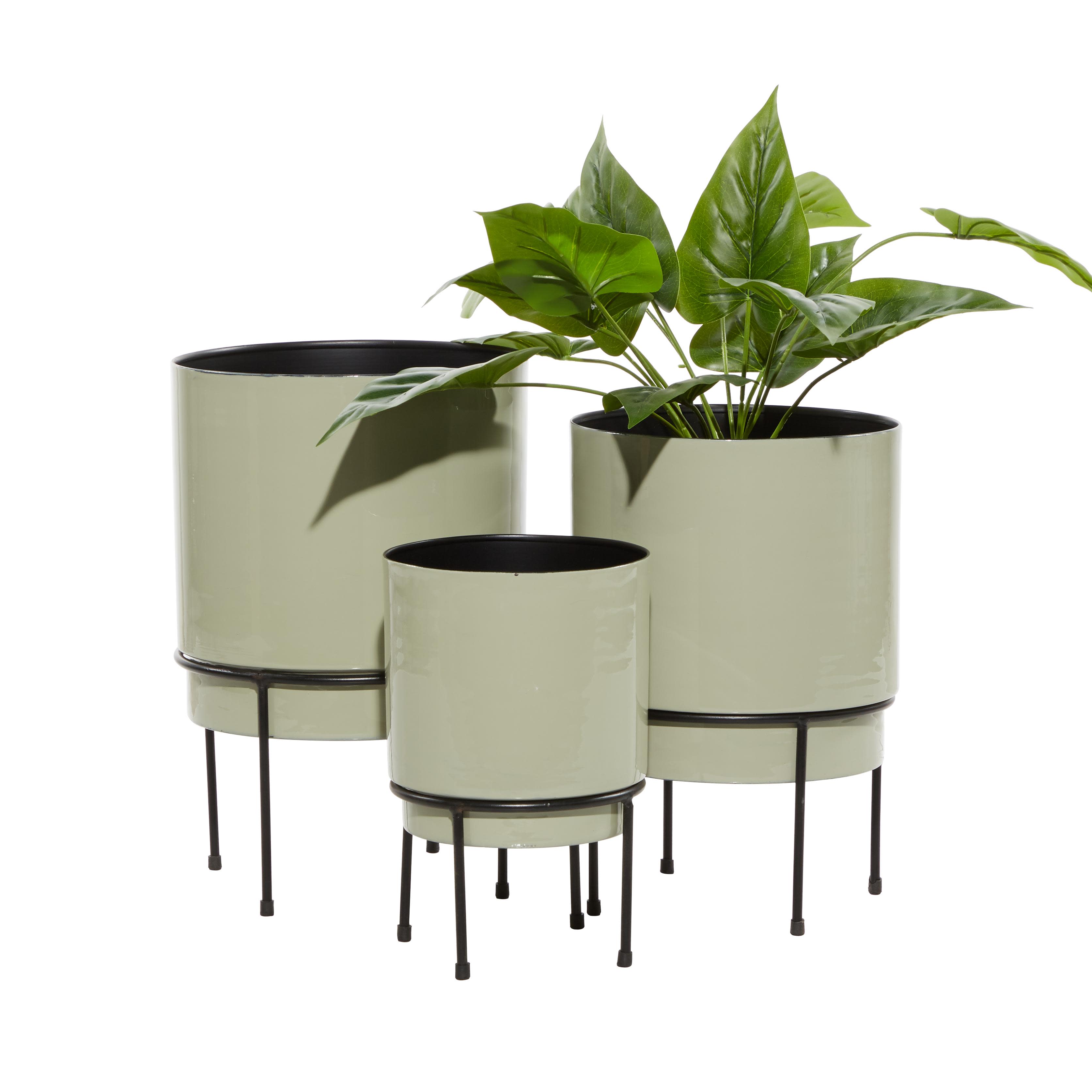 The Novogratz Gray Metal  Indoor Outdoor Planter with Removable Black Stand, Set of 3 10", 13", 14"H
