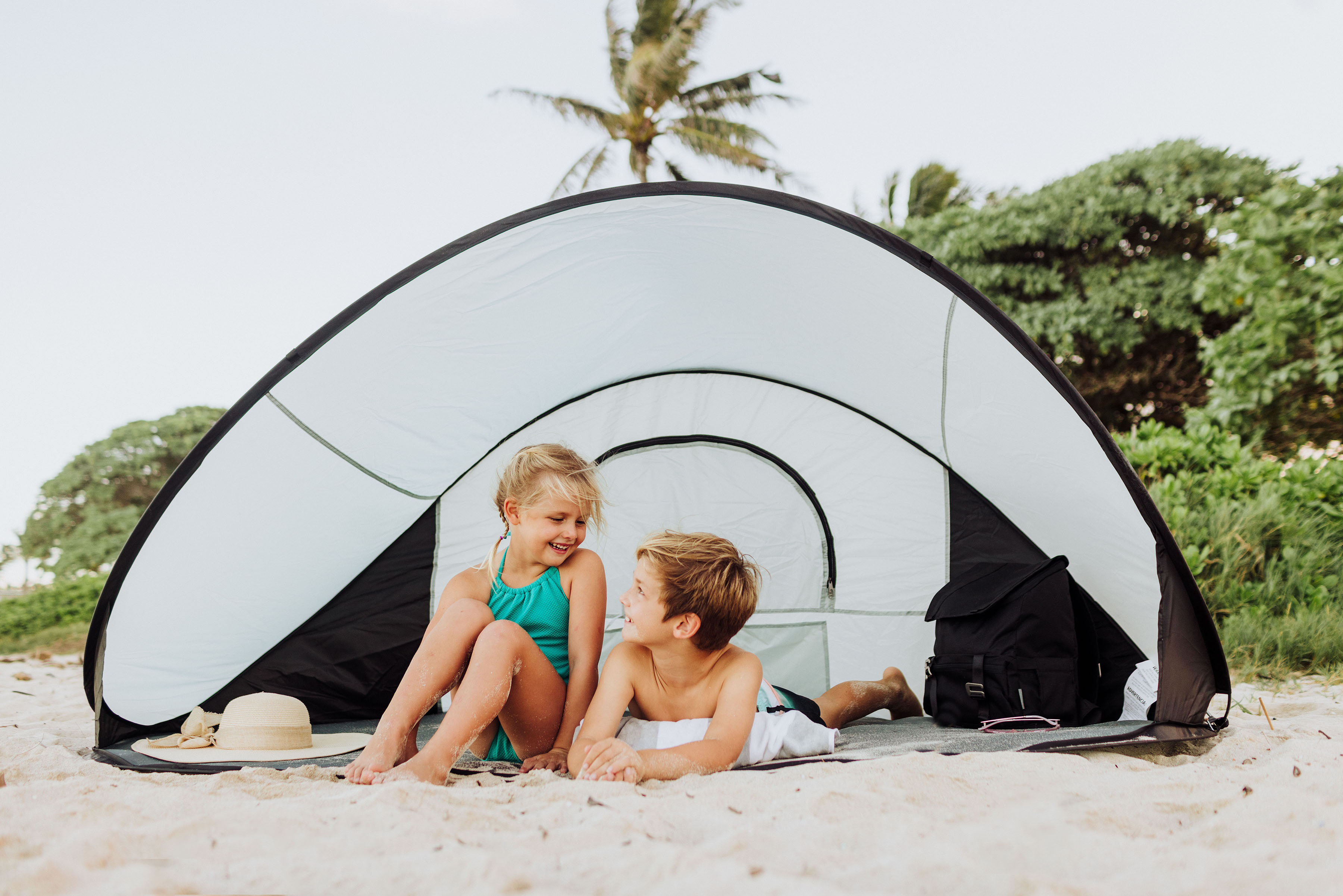 Iowa Hawkeyes - Manta Portable Beach Tent
