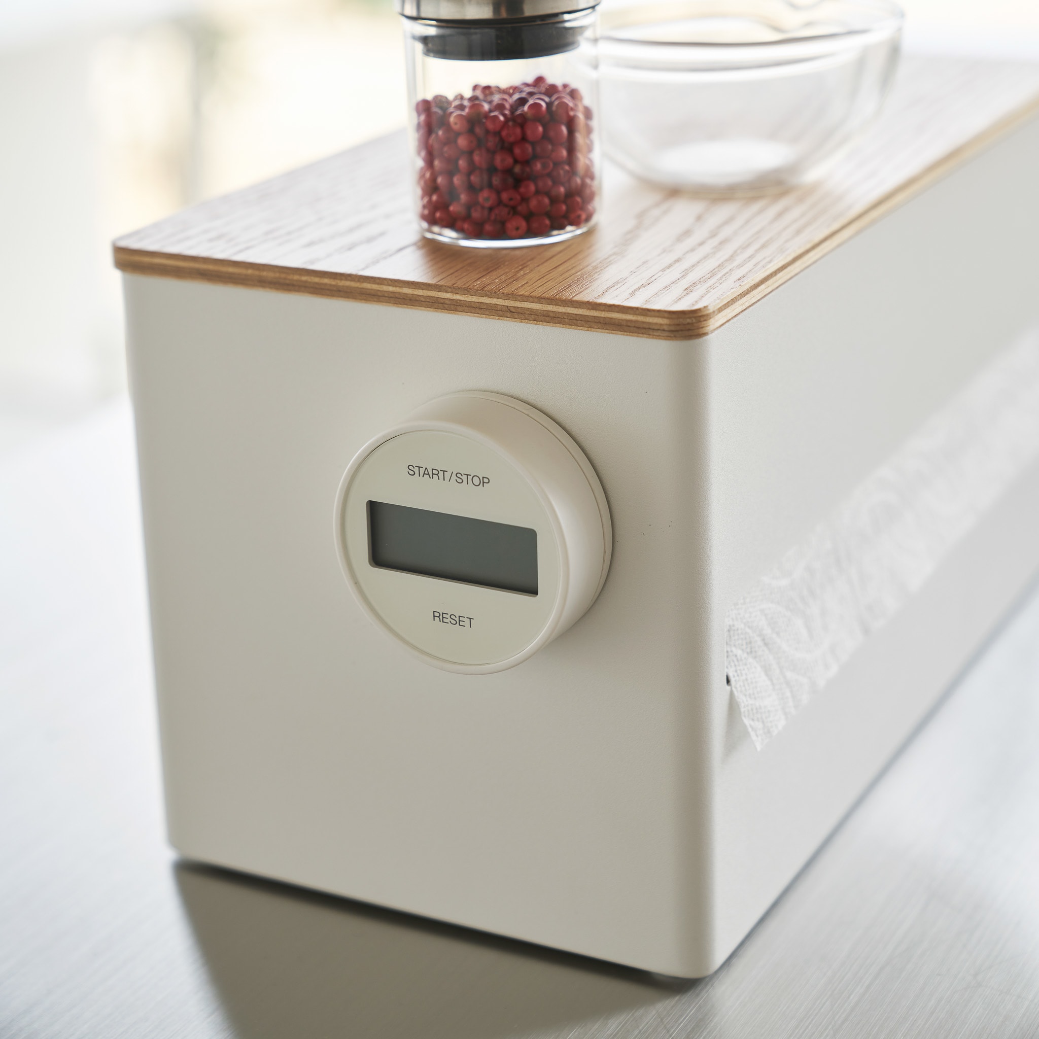 Paper Towel Holder : Magnetic Surface