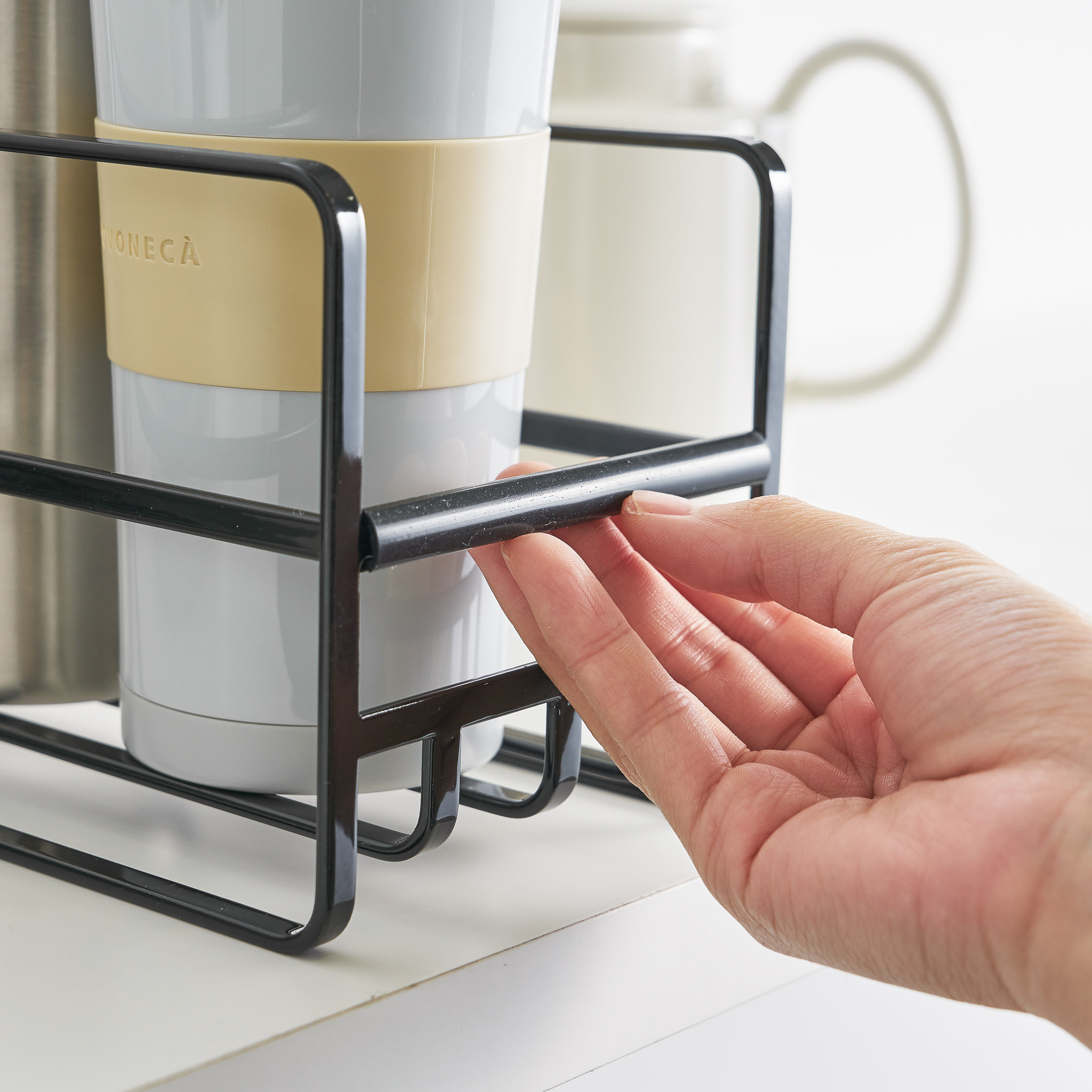 Slim Mug & Glass Rack : Non-Slip Silicone Handle