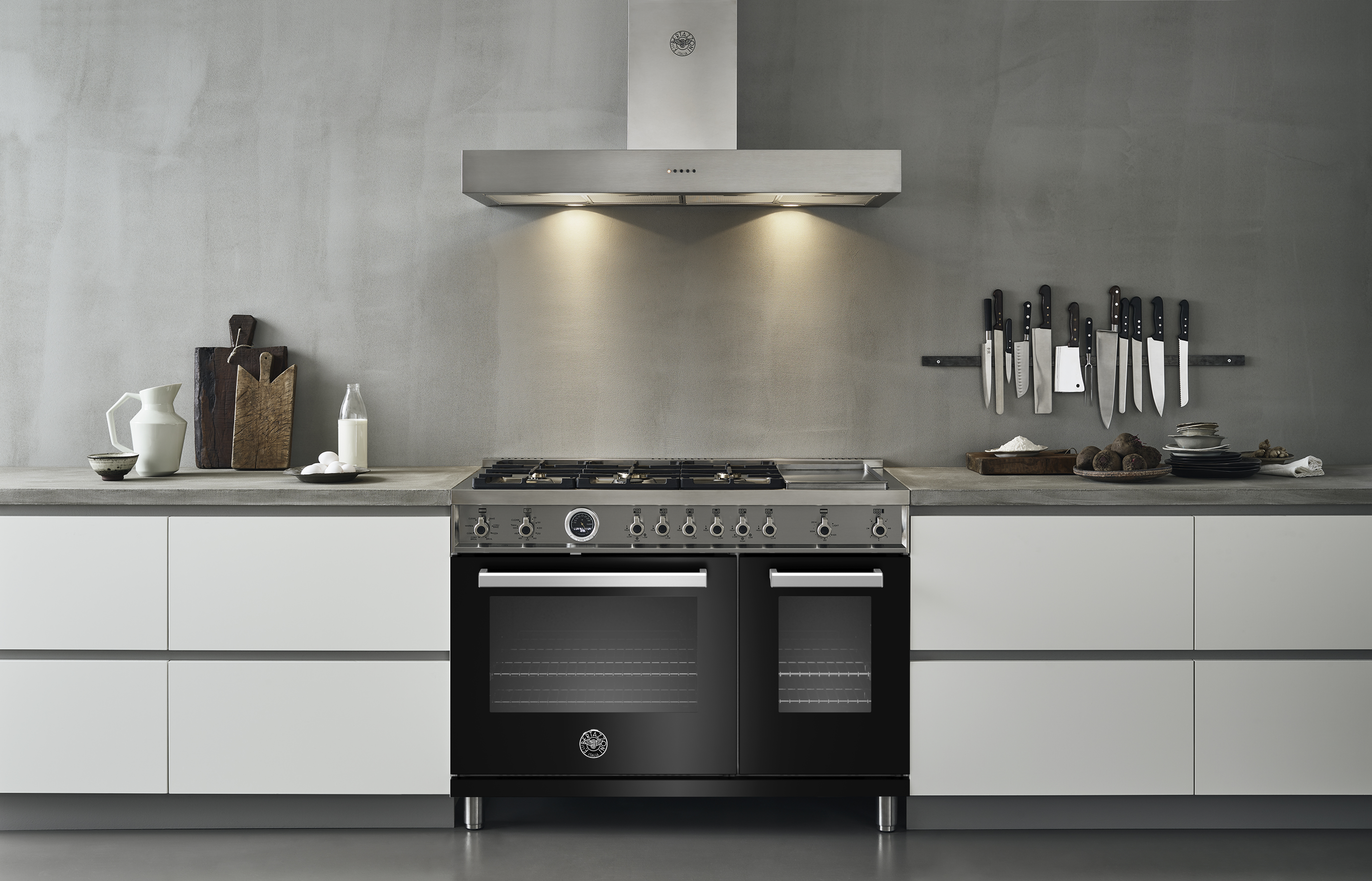 Bertazzoni 48" Professional Series range - Electric self clean oven - 6 brass burners + griddle