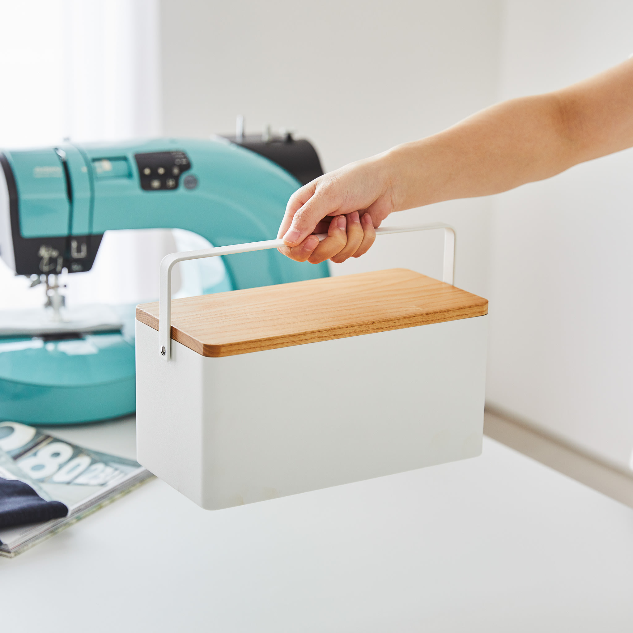 Sewing Box : Practical Handle