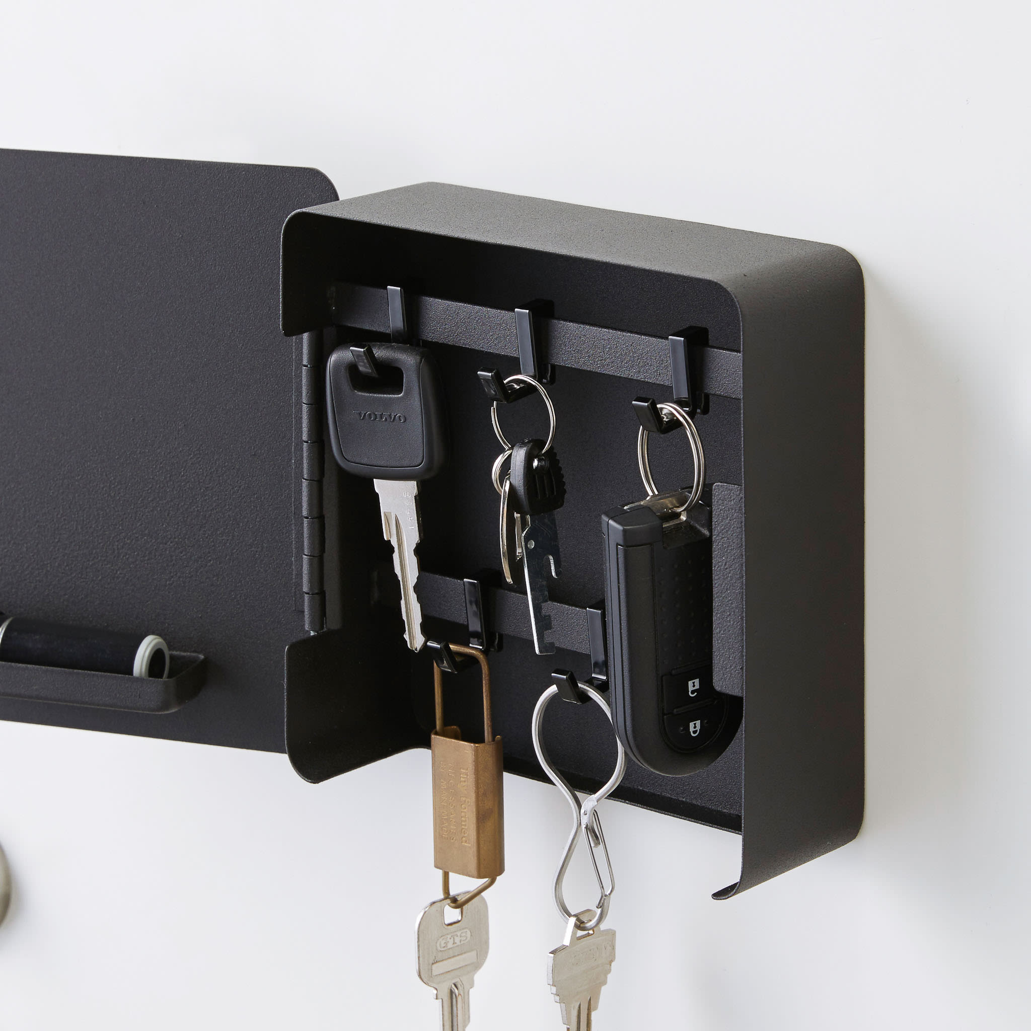 Magnetic Key Box : Versatile Mounting