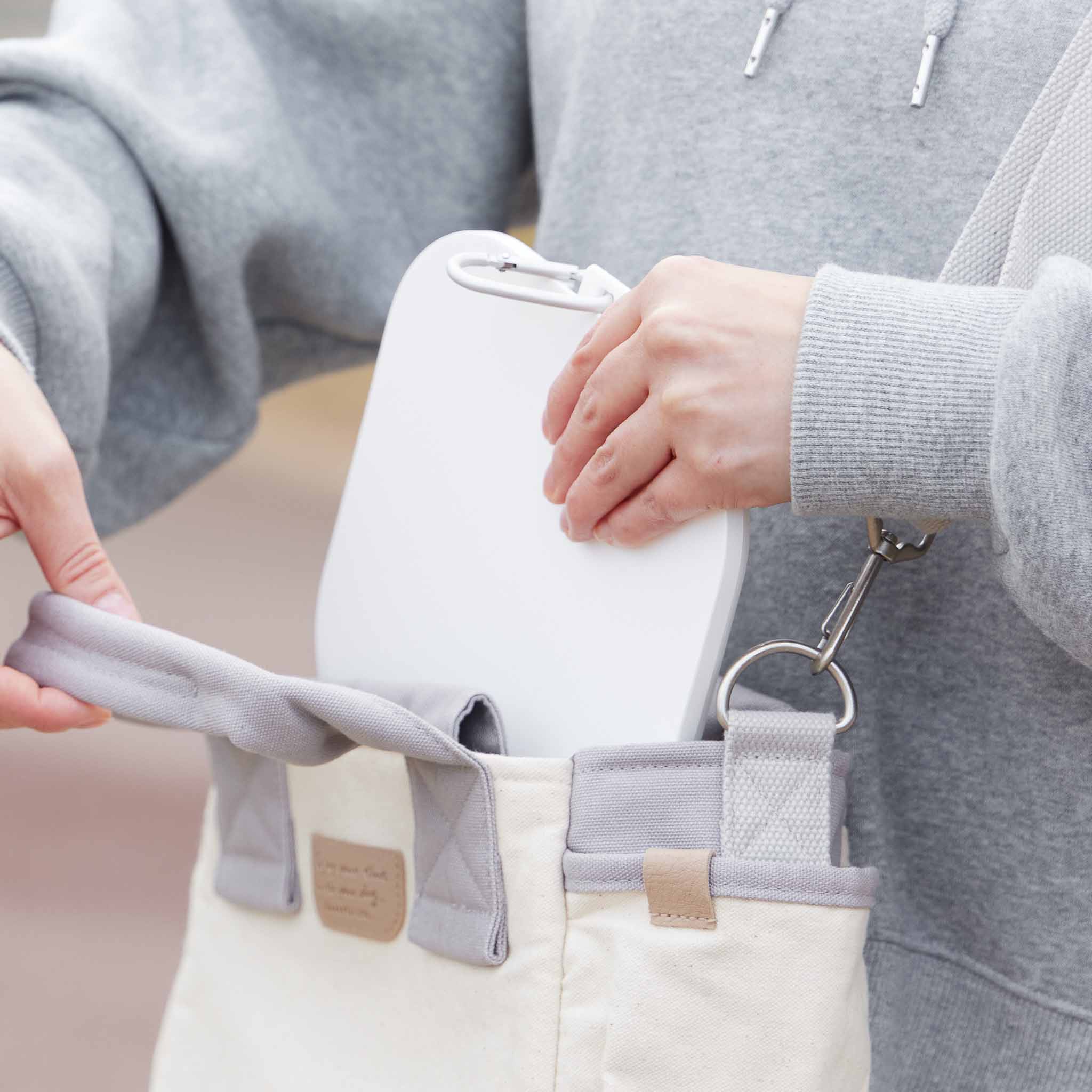 Foldable Pet Food Bowl L : Folds Flat, Clips On Easily