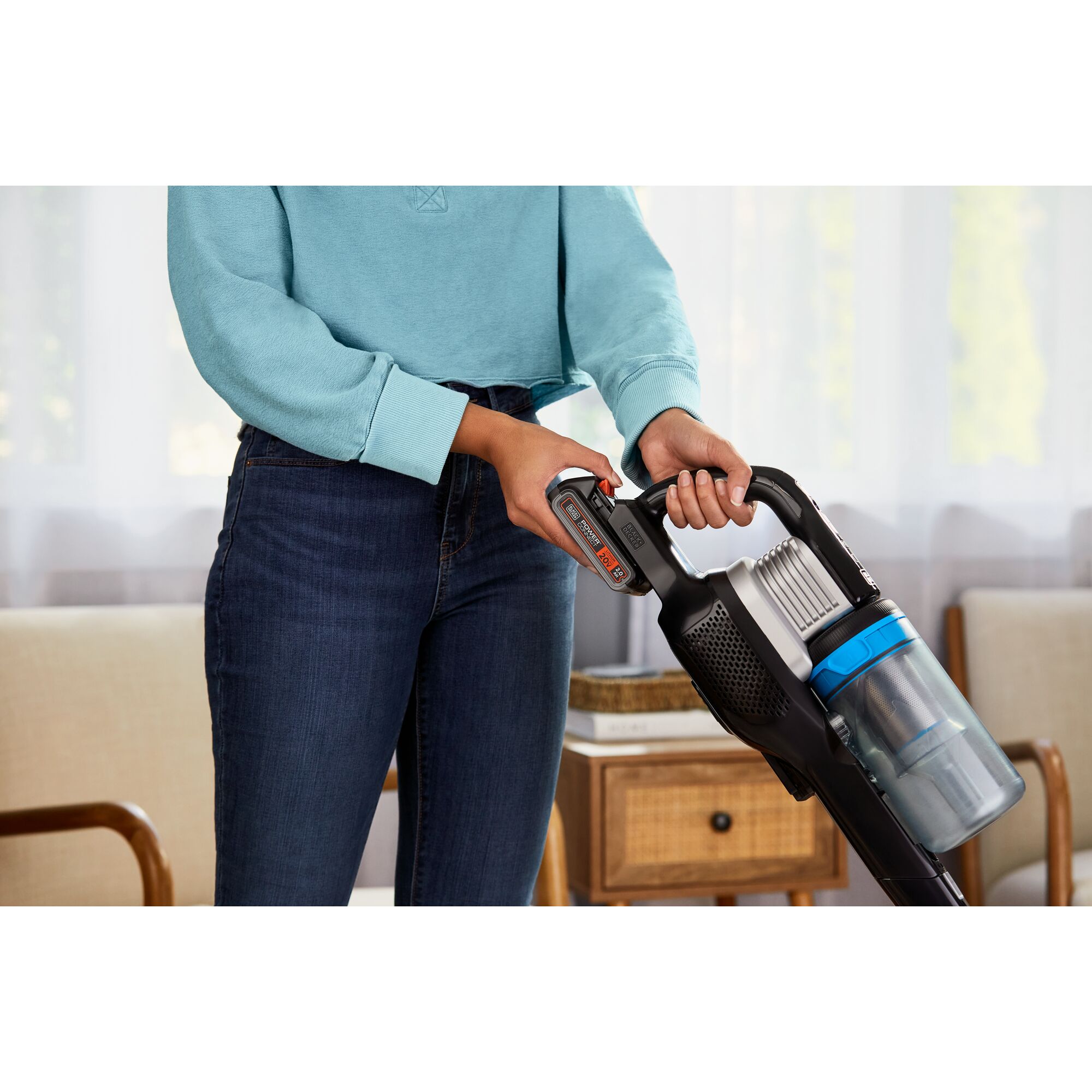 Woman removing the 20V MAX battery from the POWERSERIES Extreme MAX Cordless Stick Vac