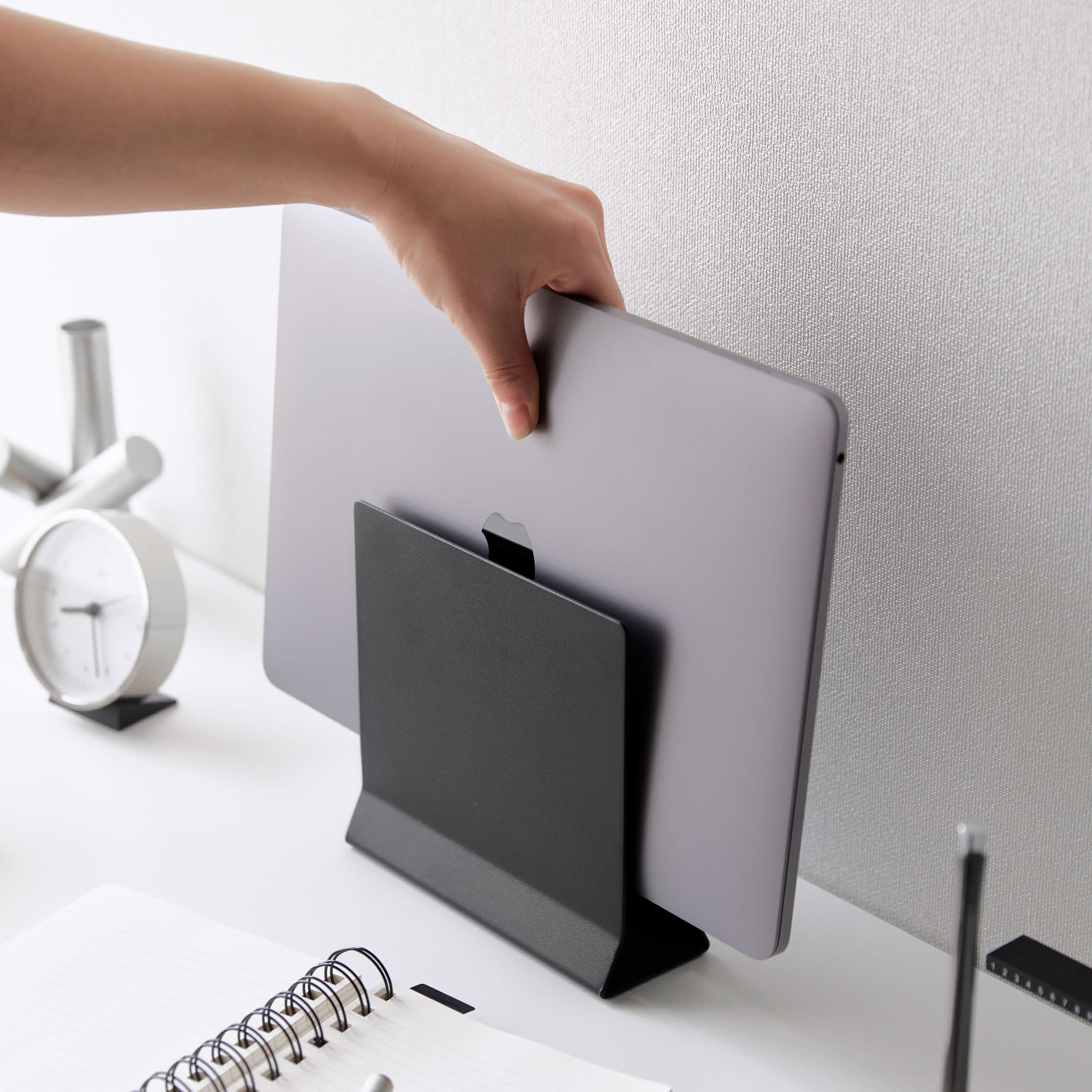 Slim Laptop Stand : Slim Design