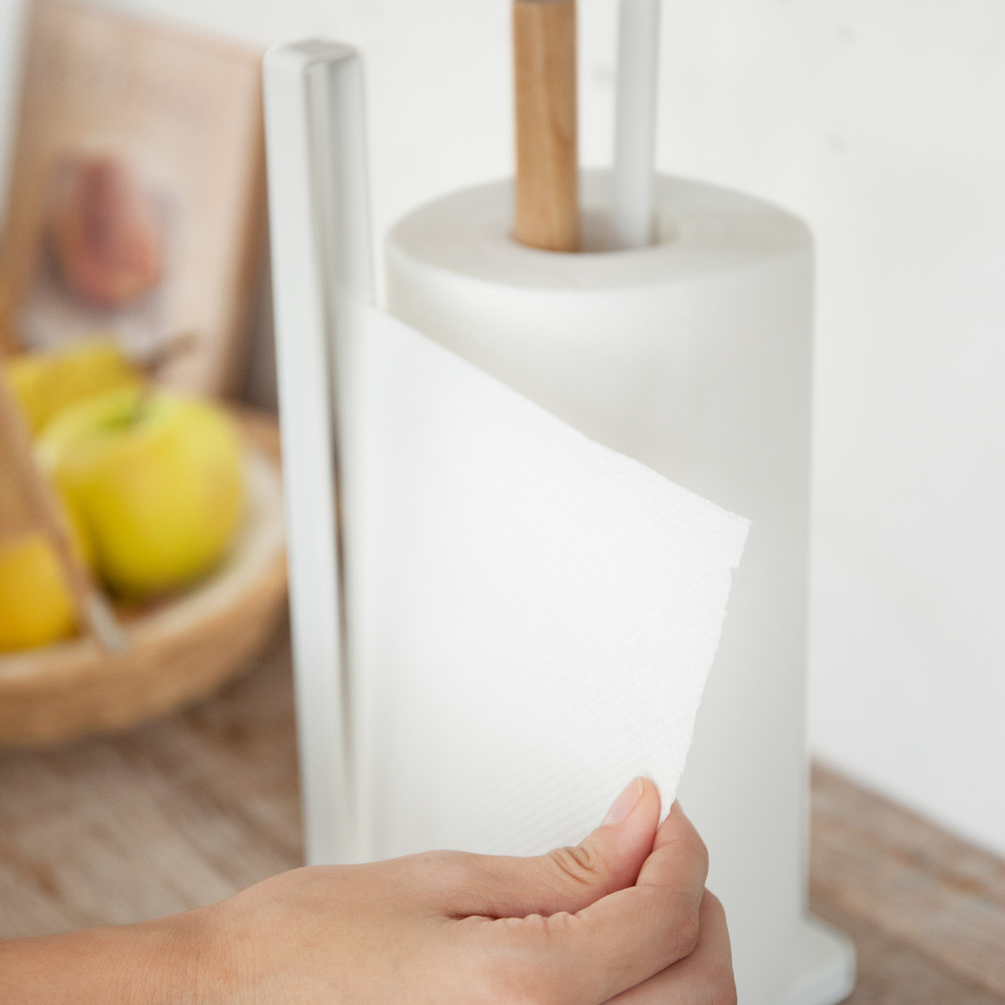 Paper Towel Holder : Comfortable Handling