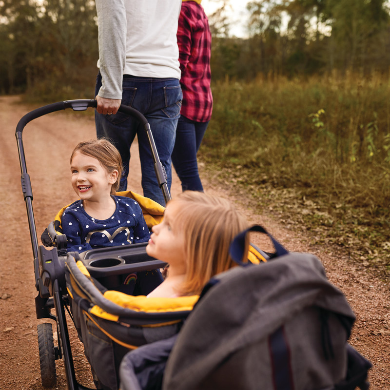 Pivot Xplore™All-Terrain Stroller Wagon (Adventurer) Lifestyle Photo Pivot Xplore™All-Terrain Stroller Wagon (Adventurer) Lifestyle Photo