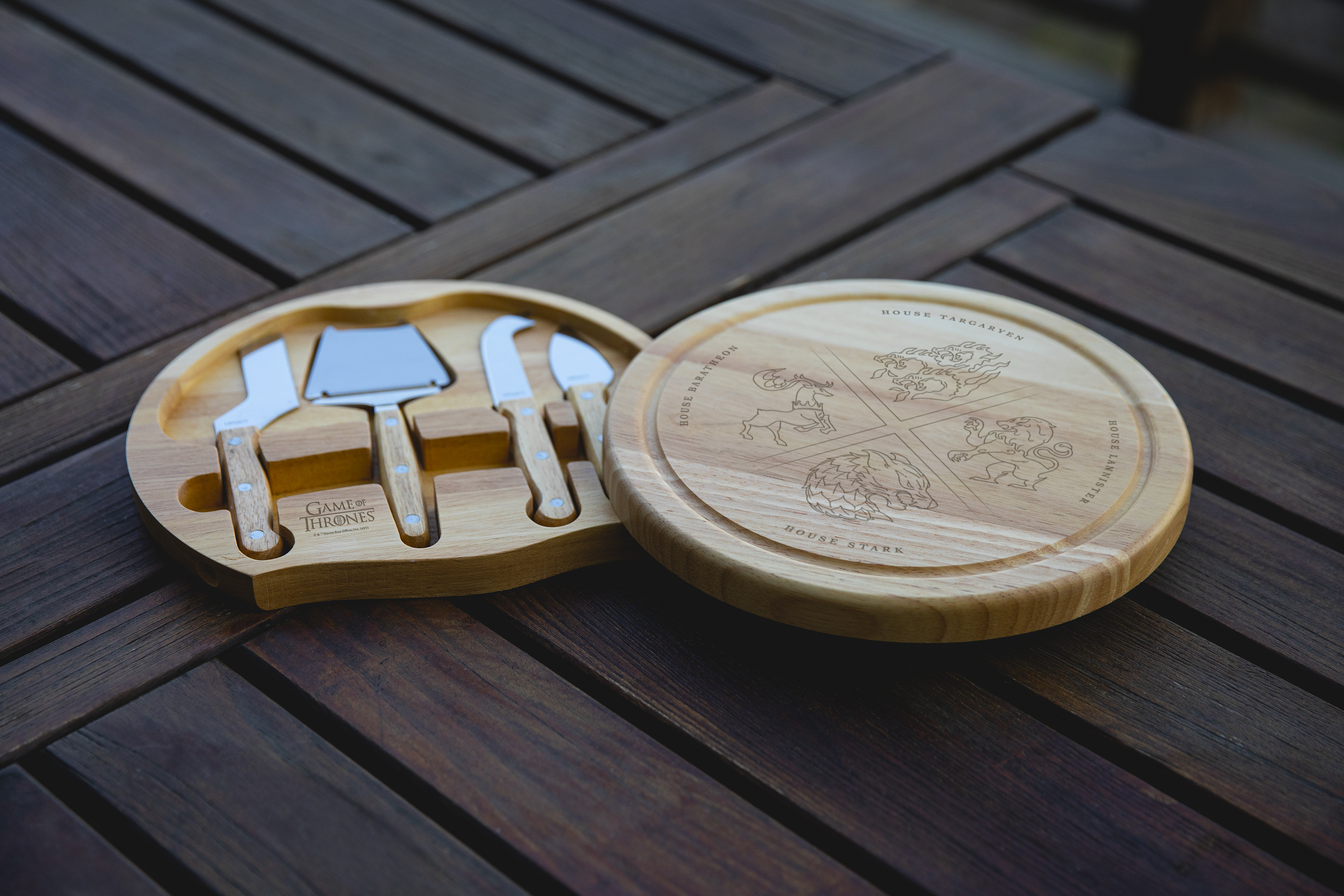 Game of Thrones 4 Houses - Circo Cheese Cutting Board & Tools Set
