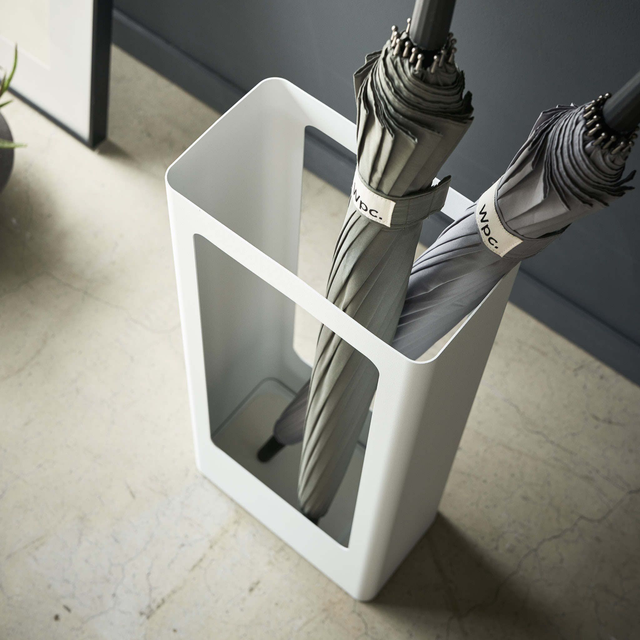 Slim Umbrella Stand : Generous Capacity