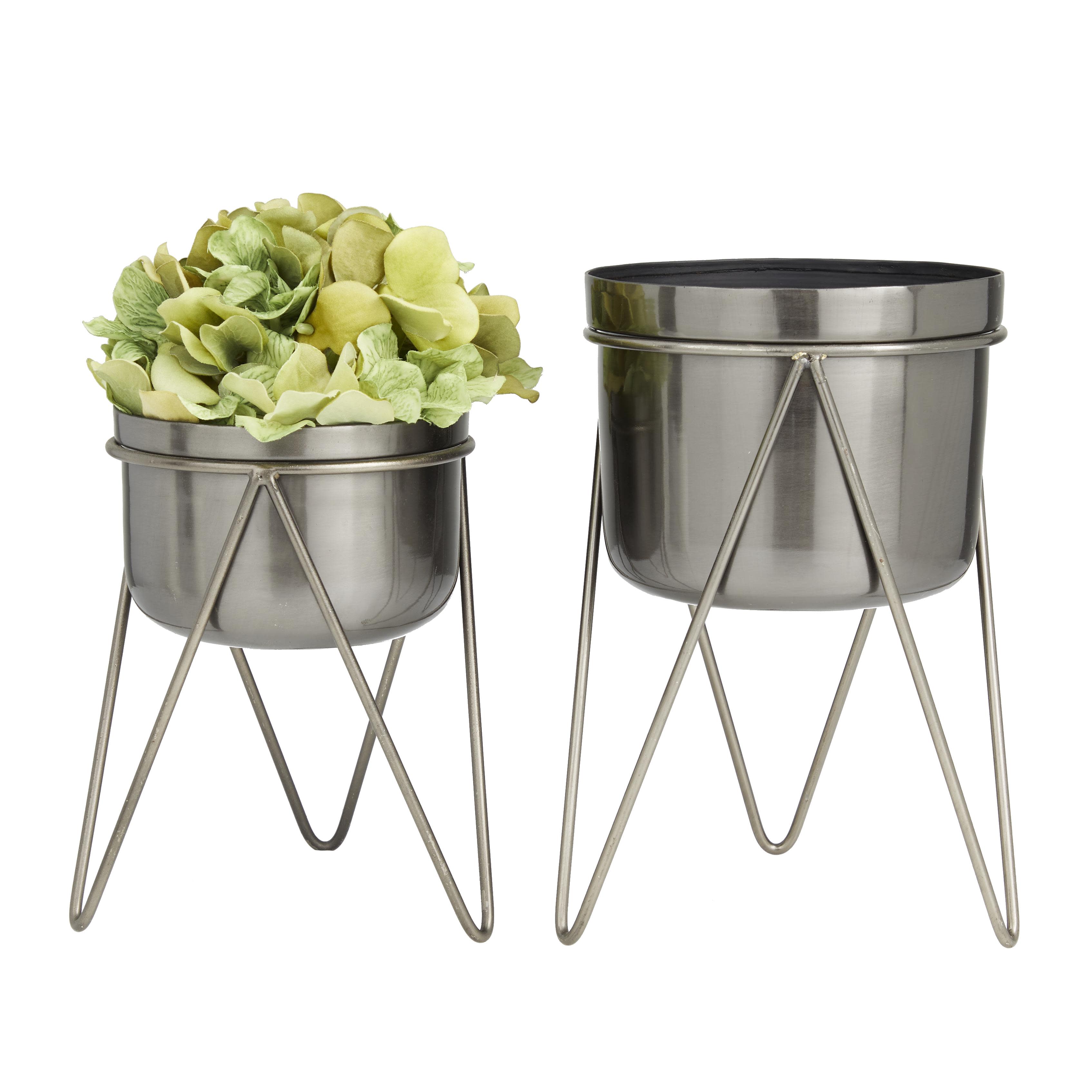 CosmoLiving by Cosmopolitan Dark Gray Metal  Indoor Outdoor Planter with Removable Stand, Set of 2 7", 7"W