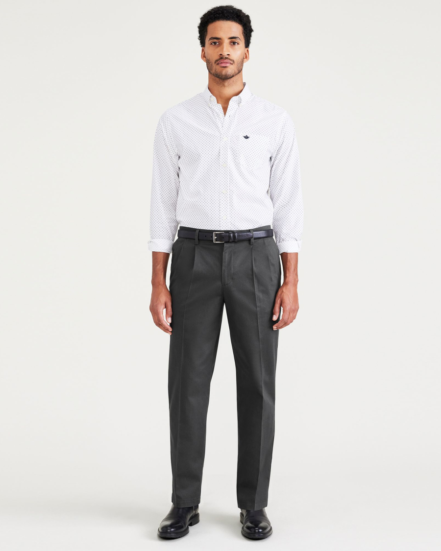 A65760002 - Signature Iron Free Khakis, Pleated, Classic Fit with Stain Defender®