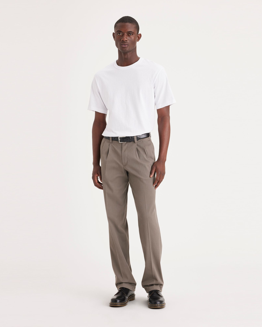 328950002 - Easy Khakis, Pleated, Classic Fit